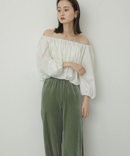 泡泡袖一字肩襯衫