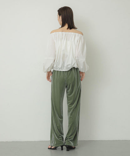 泡泡袖一字肩襯衫