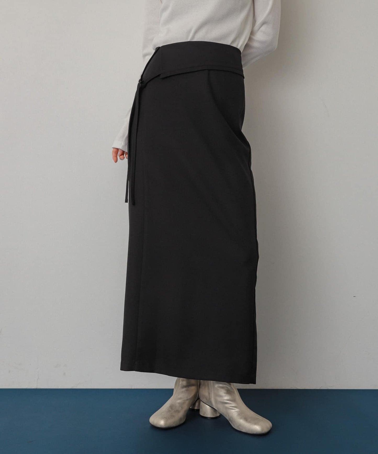 不對稱翻邊鉛筆裙