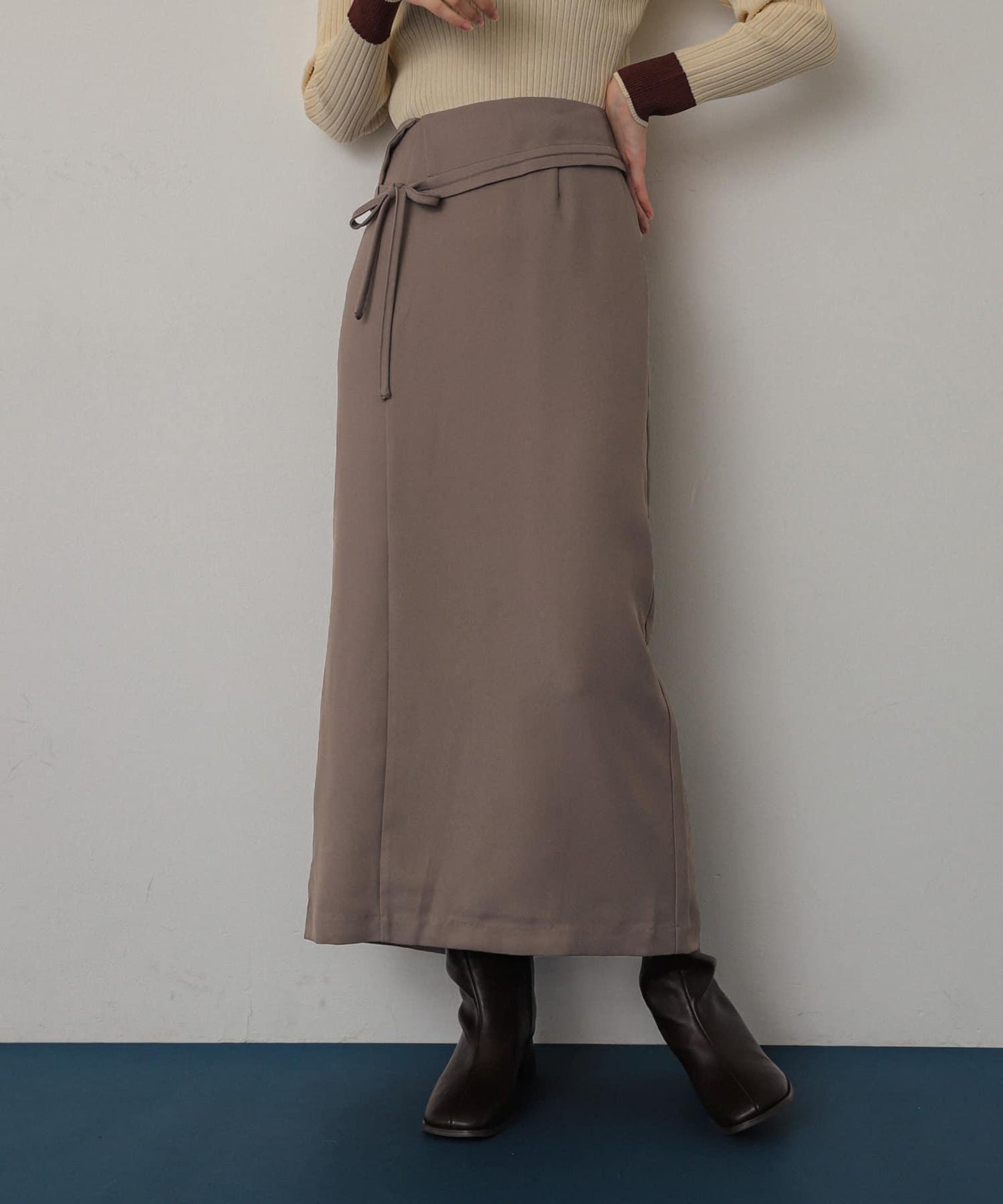 不對稱翻邊鉛筆裙