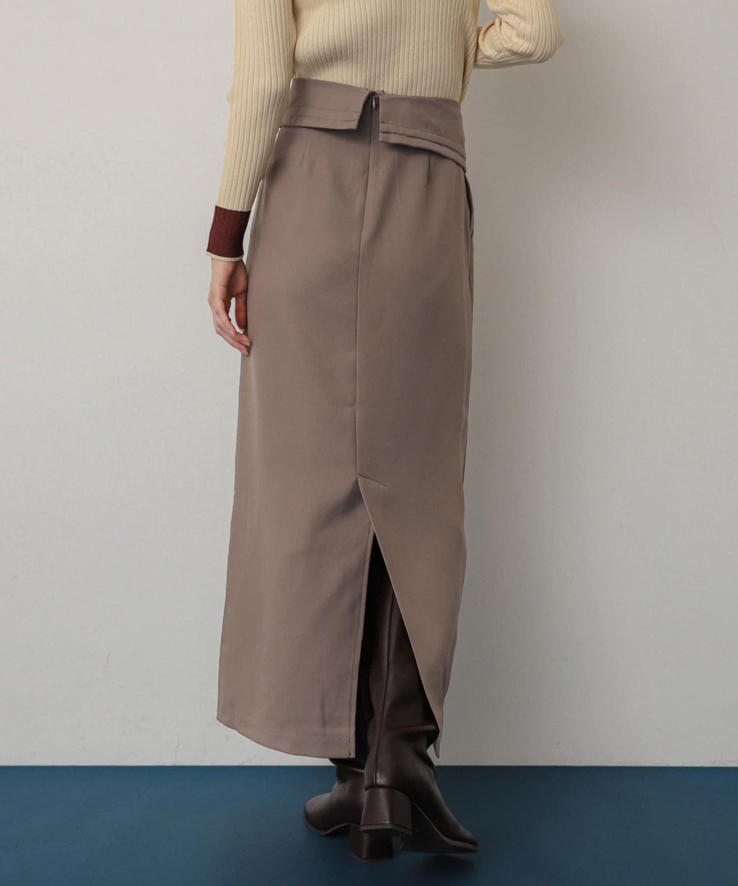 不對稱翻邊鉛筆裙