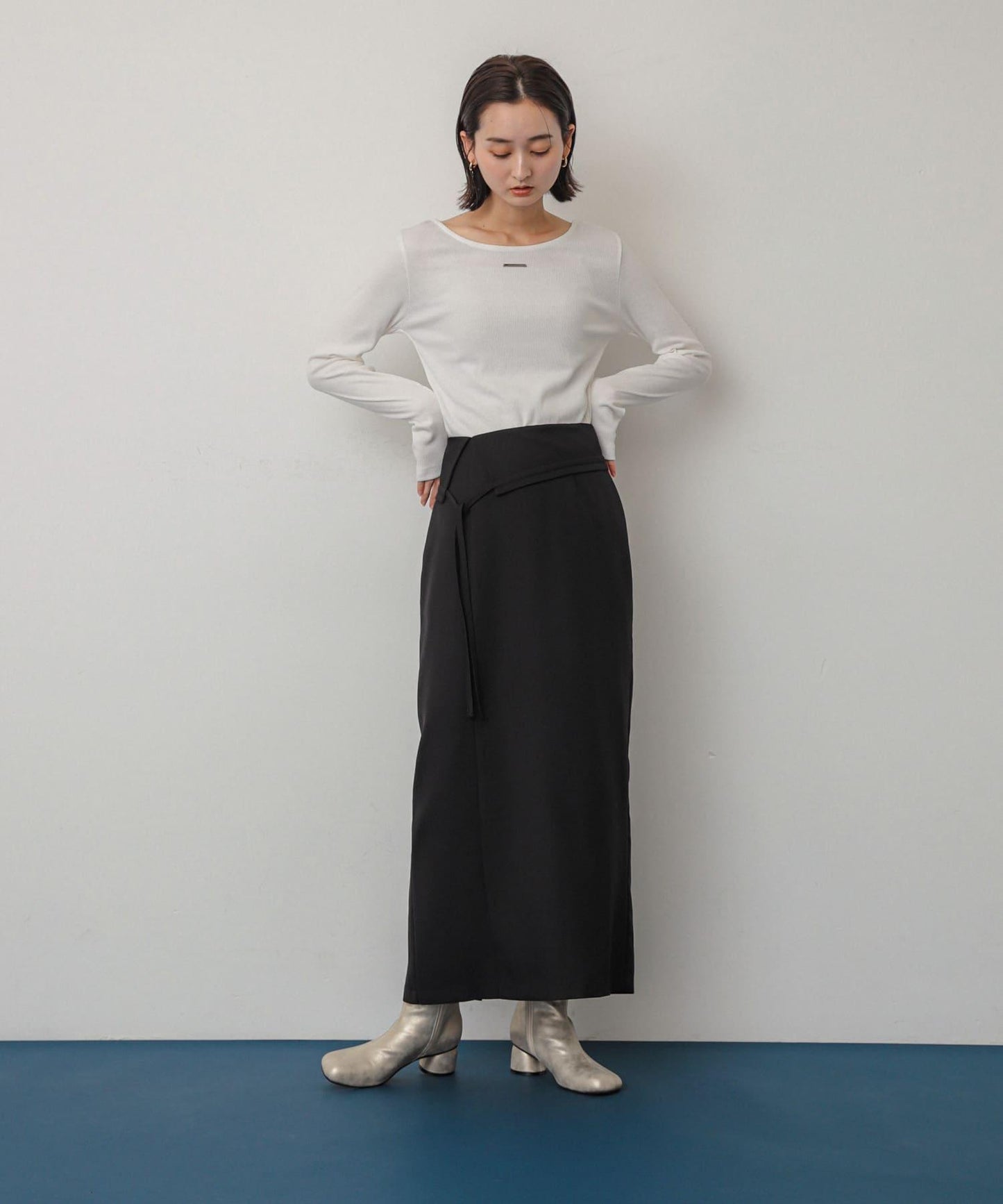 不對稱翻邊鉛筆裙