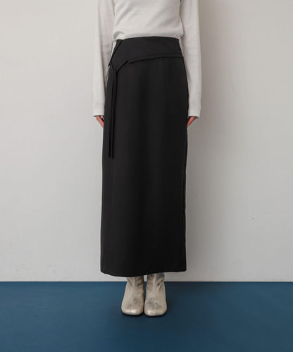 不對稱翻邊鉛筆裙