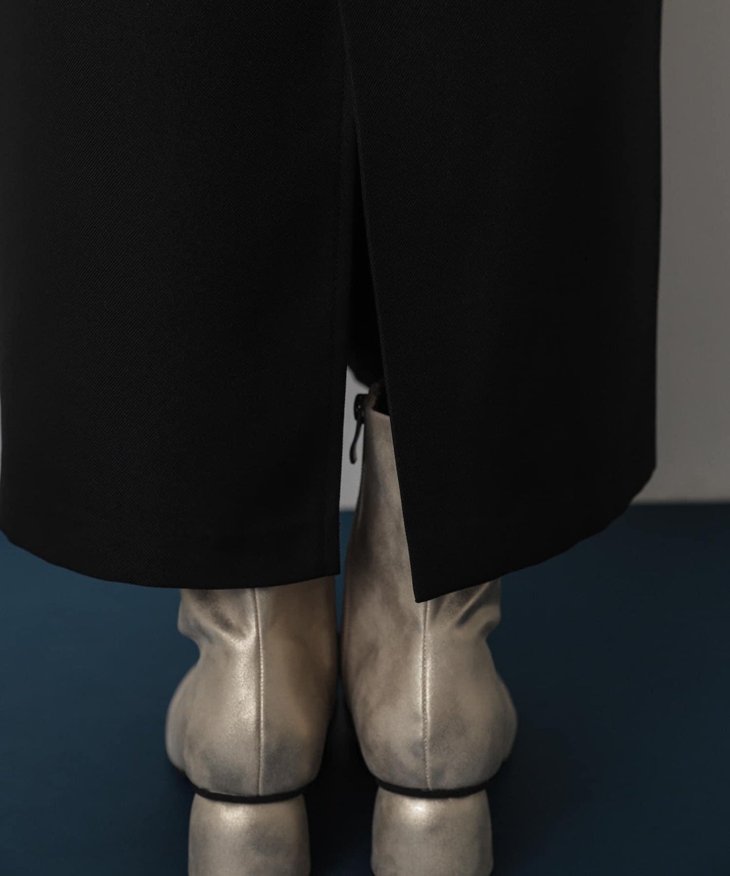 不對稱翻邊鉛筆裙