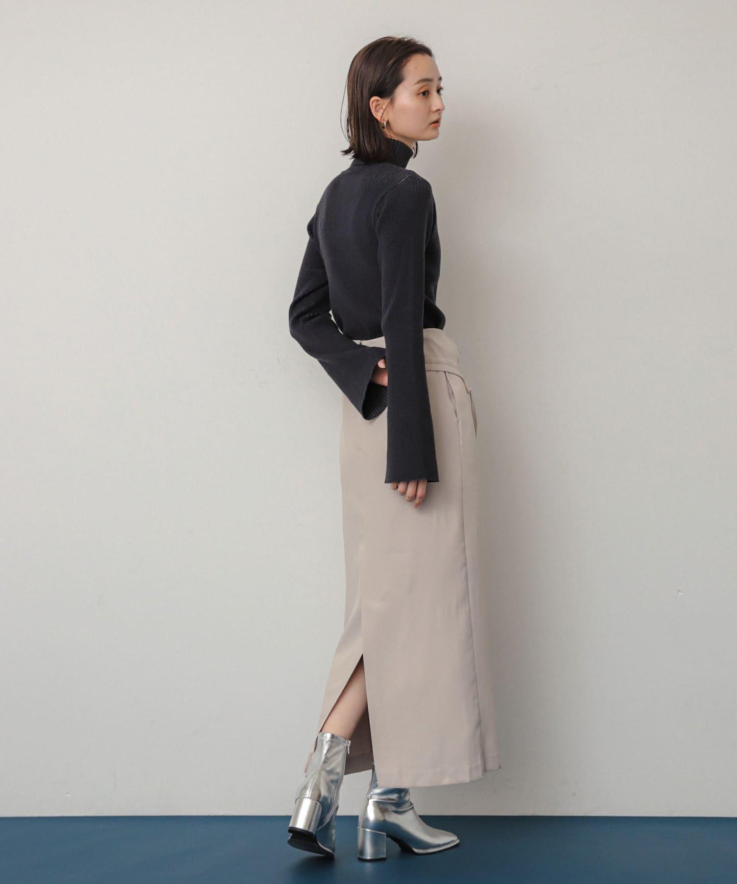 不對稱翻邊鉛筆裙