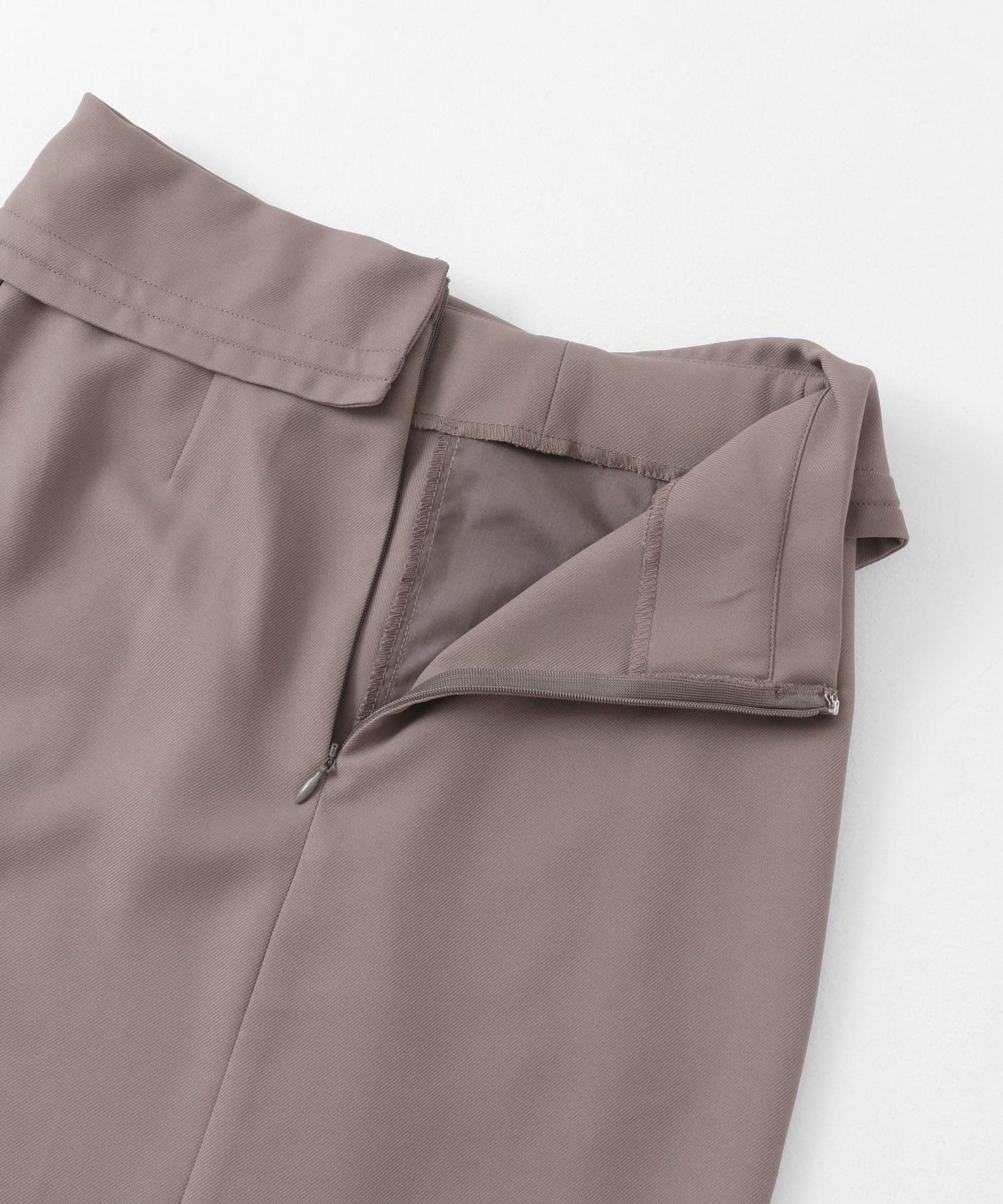 不對稱翻邊鉛筆裙