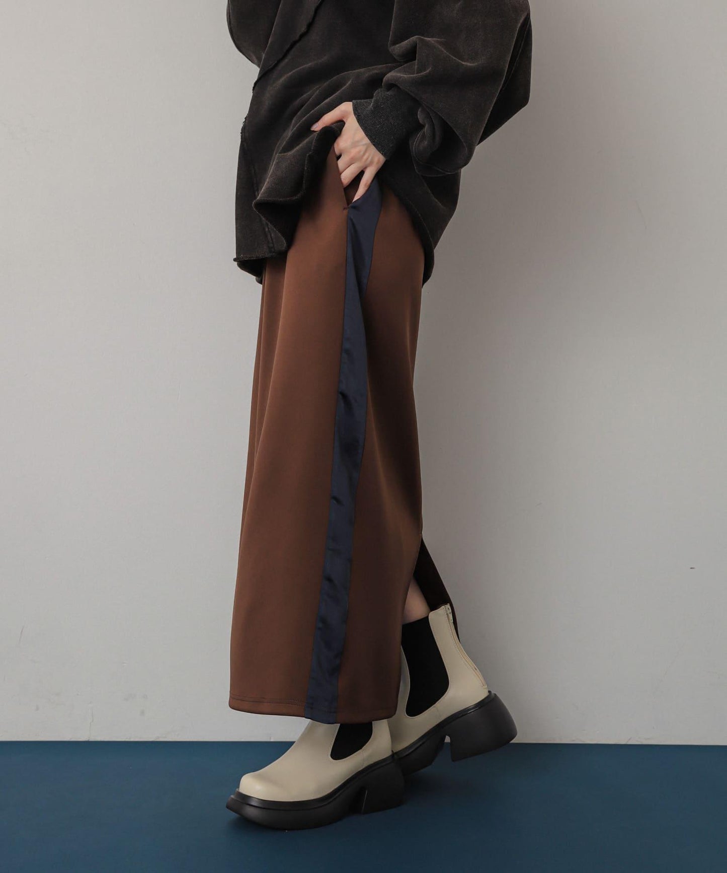 緞面拼接線條半身裙