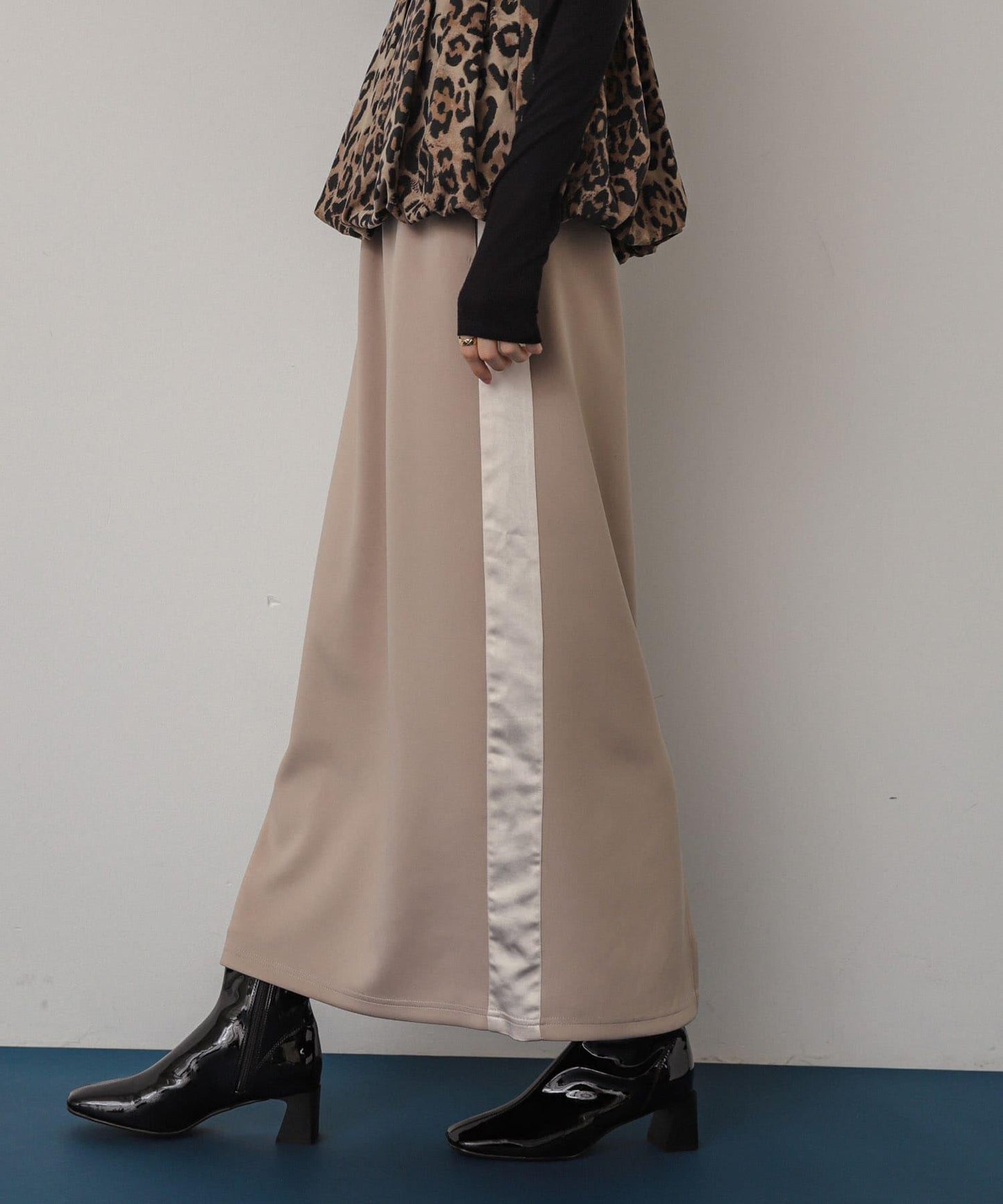 緞面拼接線條半身裙