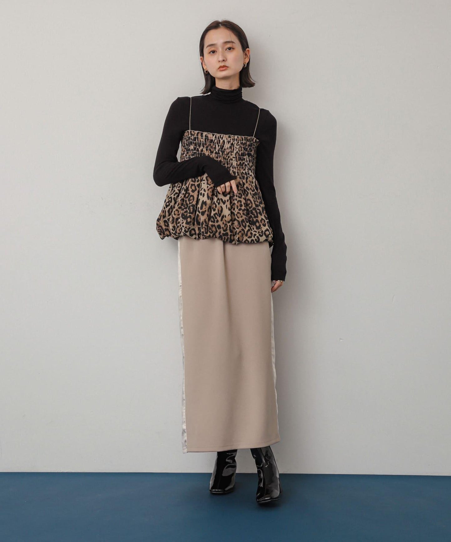 緞面拼接線條半身裙