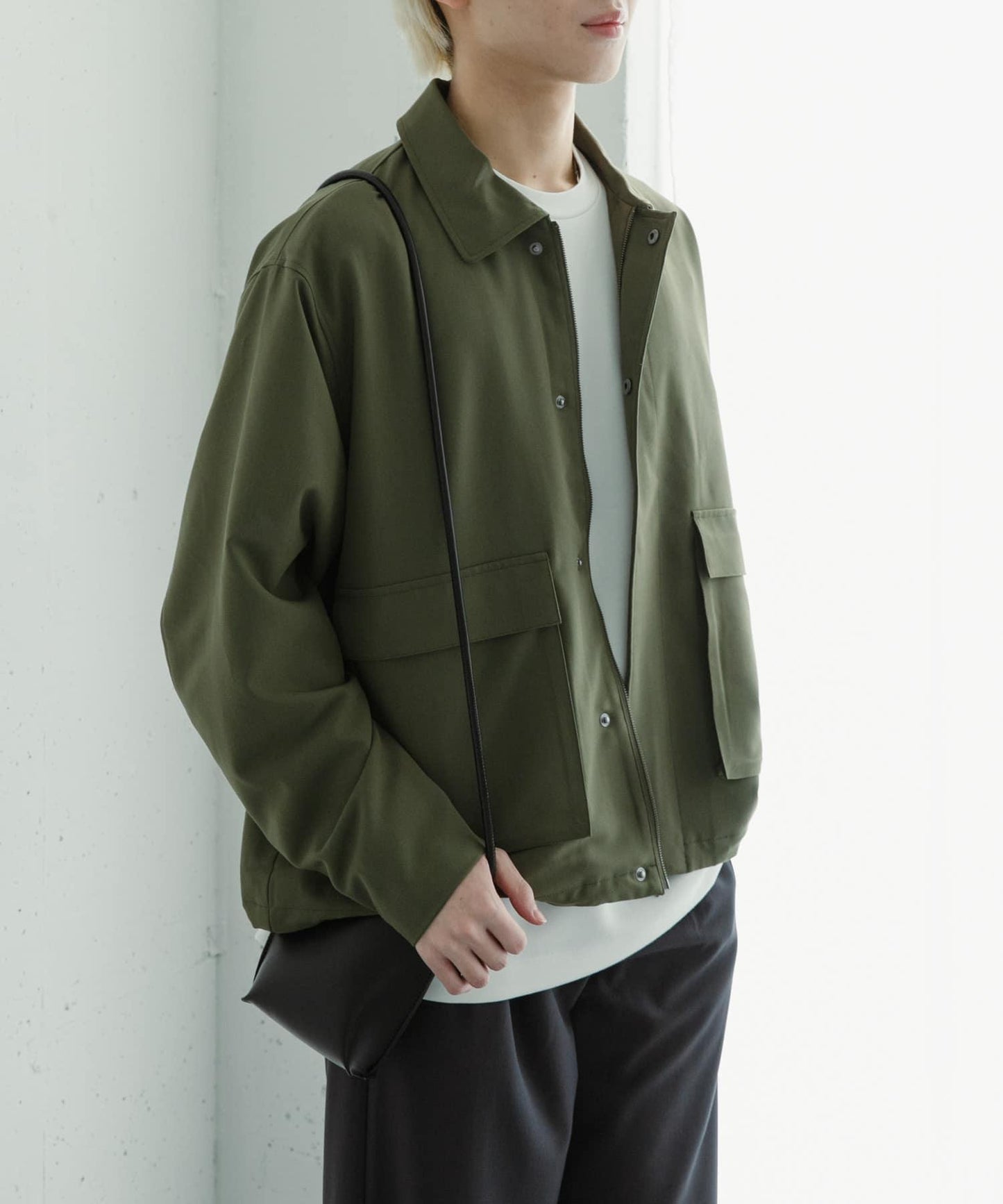 可搭配套裝雙口袋抽繩短夾克