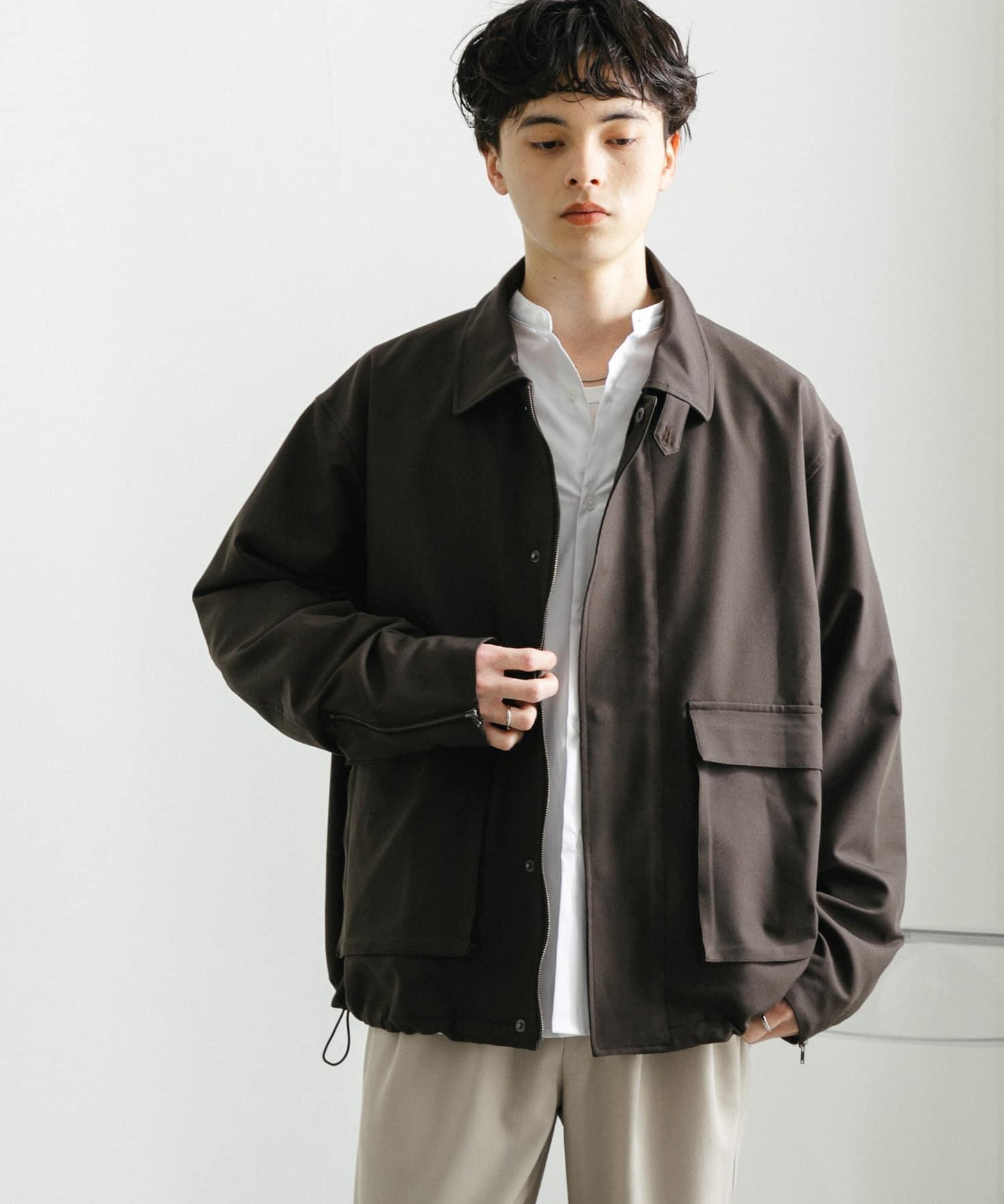 可搭配套裝雙口袋抽繩短夾克