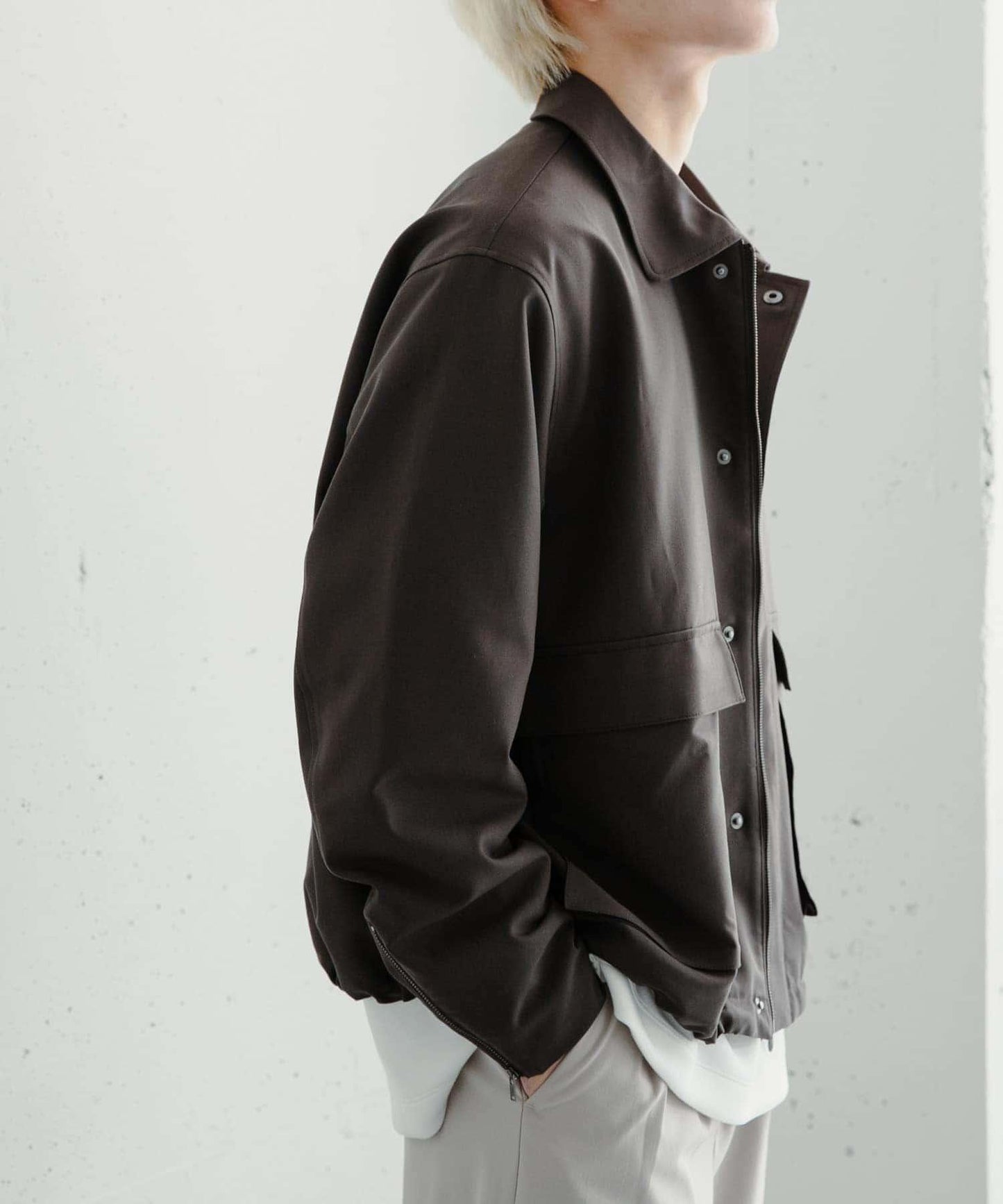 可搭配套裝雙口袋抽繩短夾克