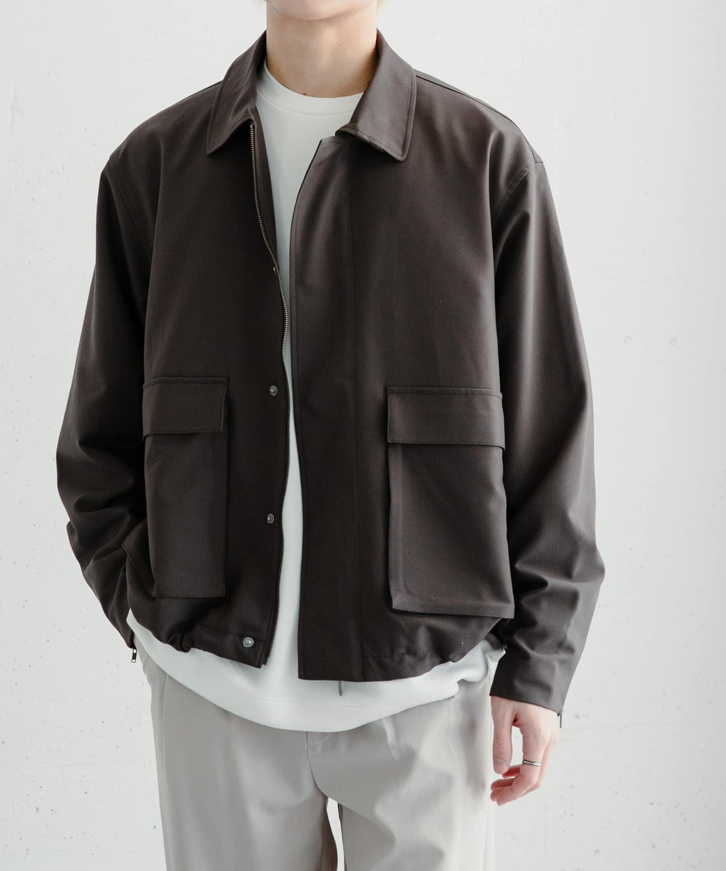 可搭配套裝雙口袋抽繩短夾克