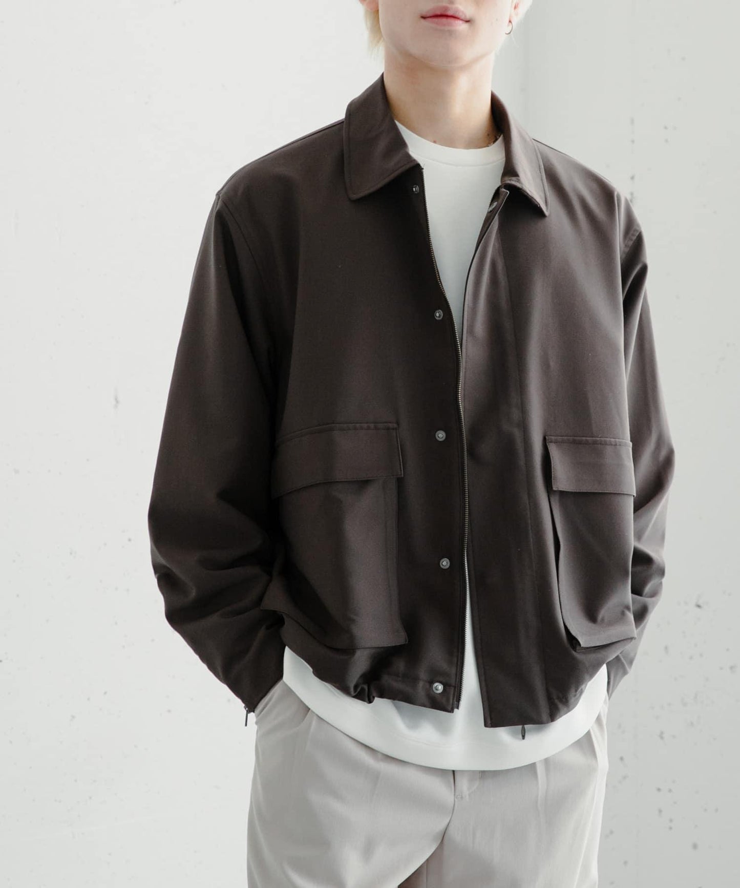 可搭配套裝雙口袋抽繩短夾克