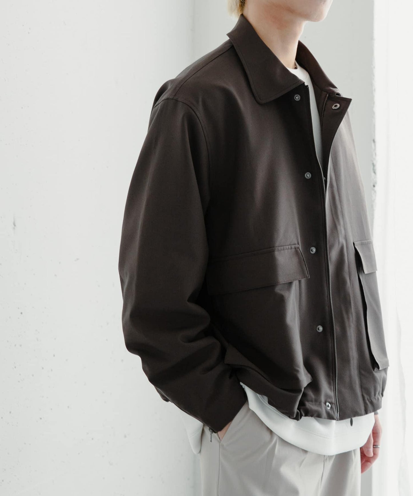 可搭配套裝雙口袋抽繩短夾克