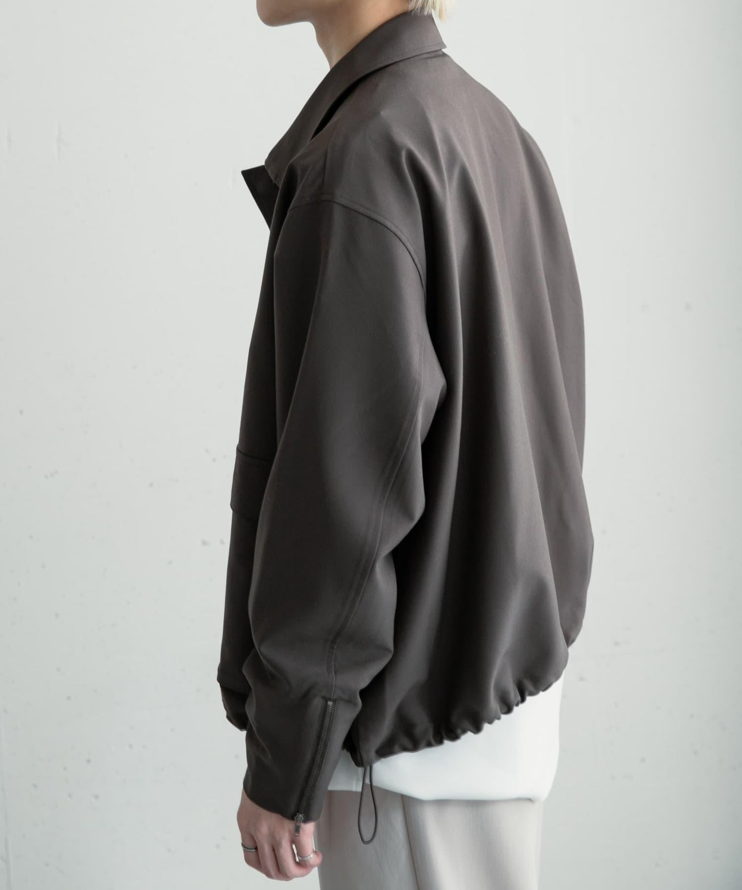 可搭配套裝雙口袋抽繩短夾克