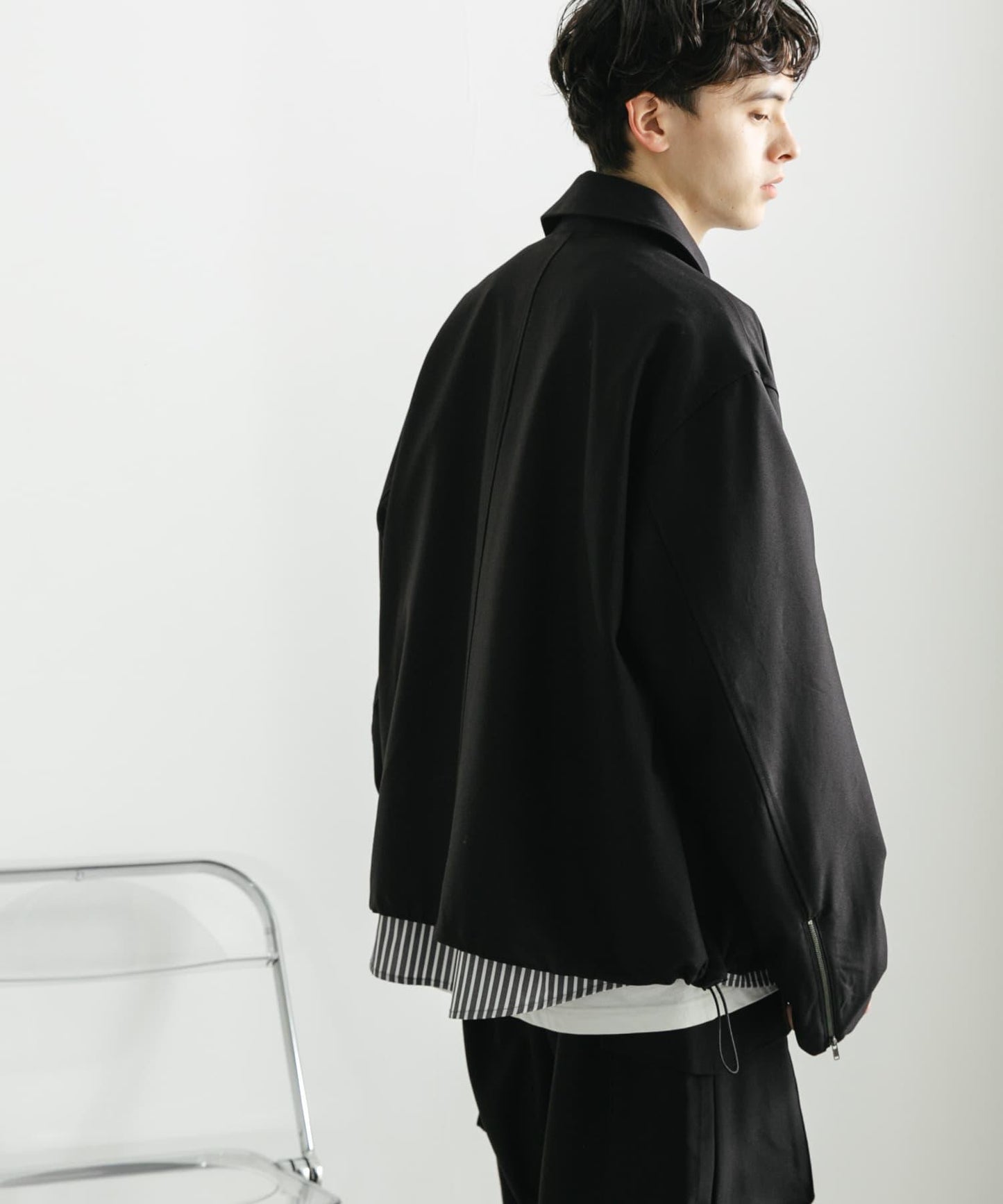 可搭配套裝雙口袋抽繩短夾克