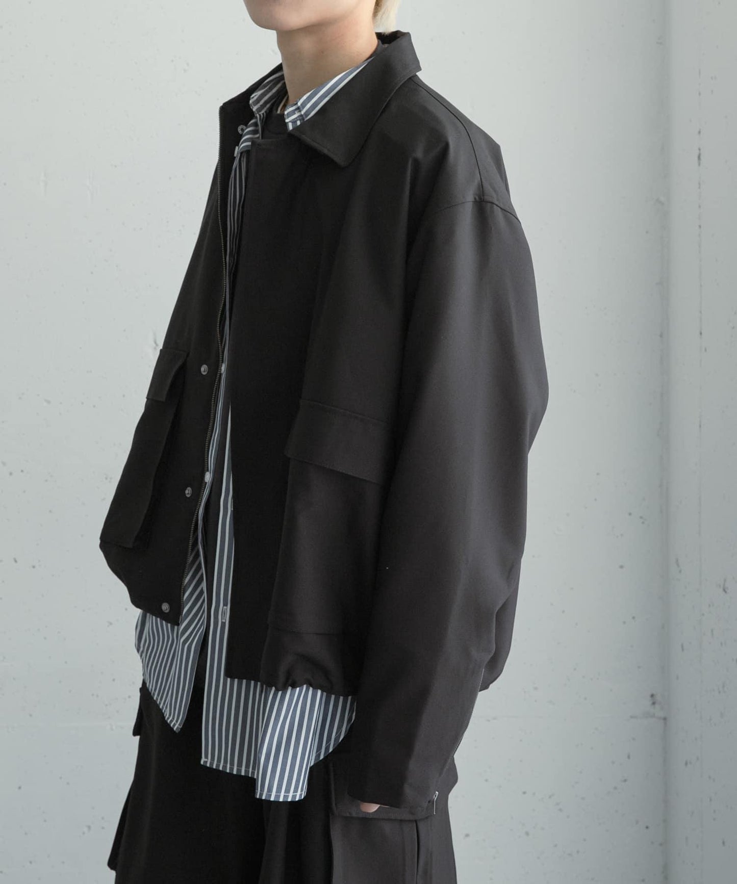 可搭配套裝雙口袋抽繩短夾克