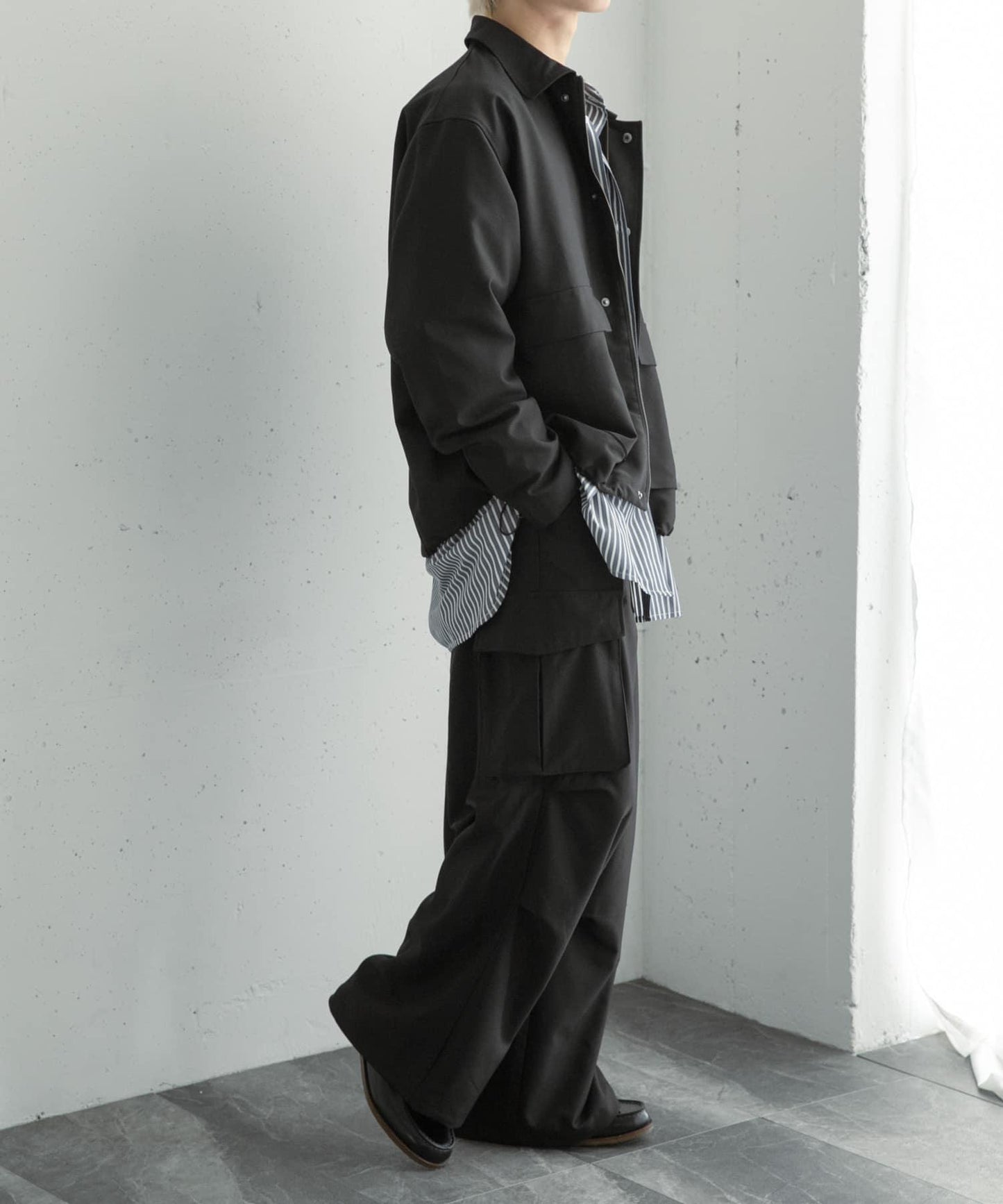 可搭配套裝雙口袋抽繩短夾克