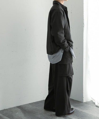 可搭配套裝雙口袋抽繩短夾克