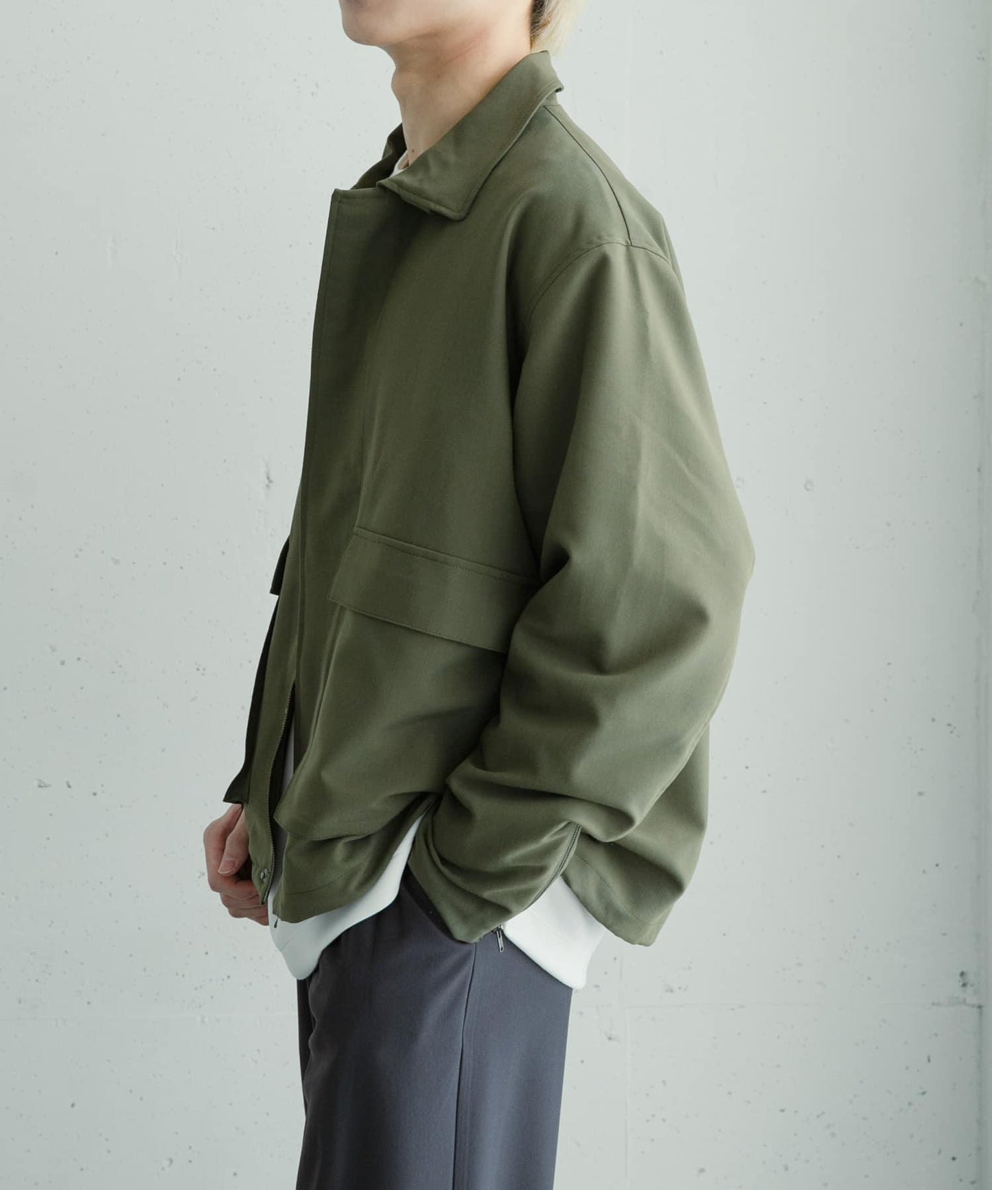 可搭配套裝雙口袋抽繩短夾克