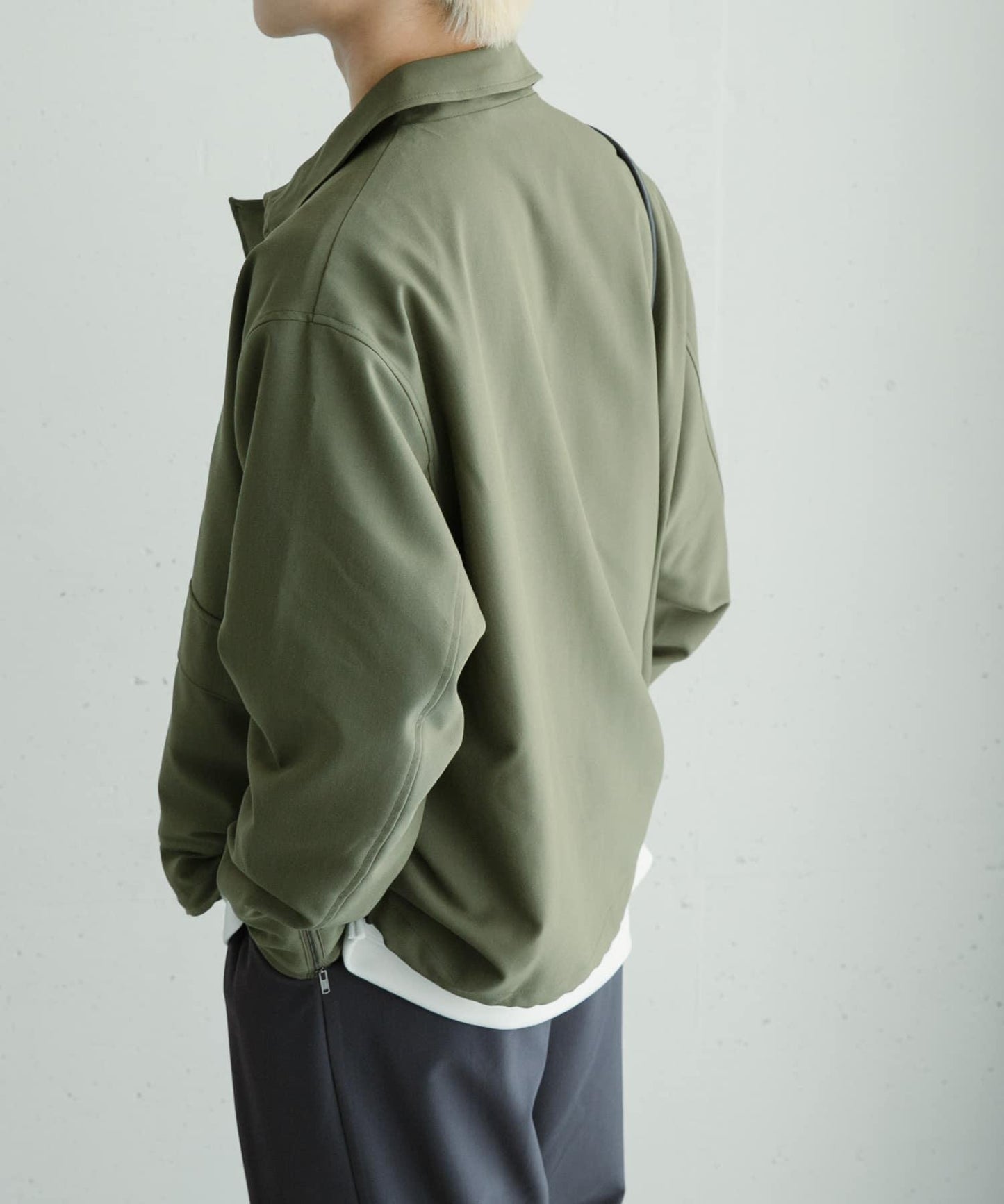 可搭配套裝雙口袋抽繩短夾克