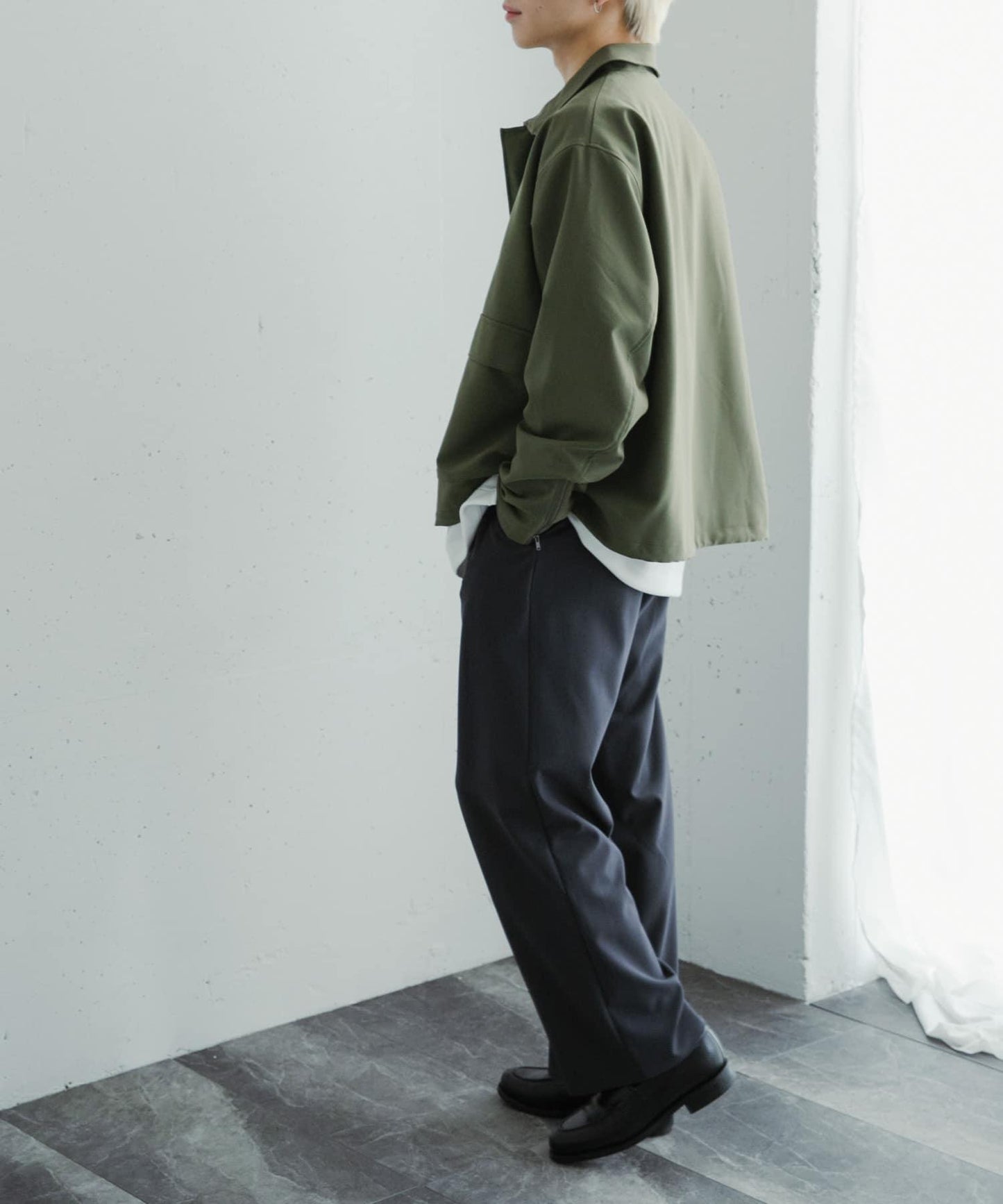 可搭配套裝雙口袋抽繩短夾克