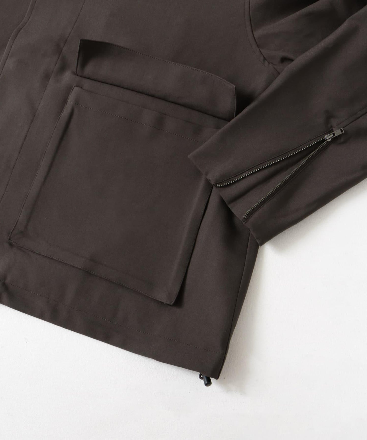 可搭配套裝雙口袋抽繩短夾克