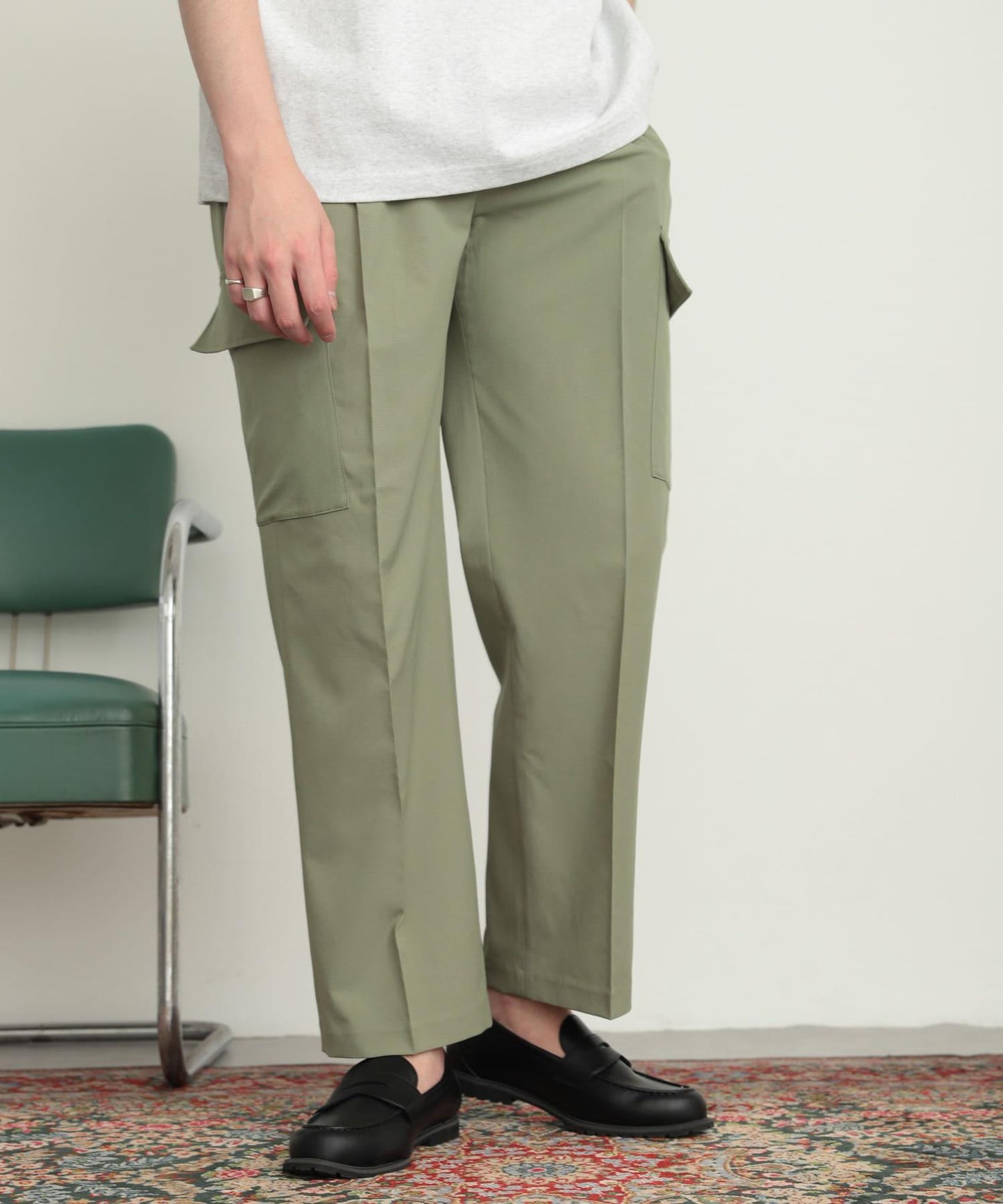 科技感中縫壓褶工裝休閒褲