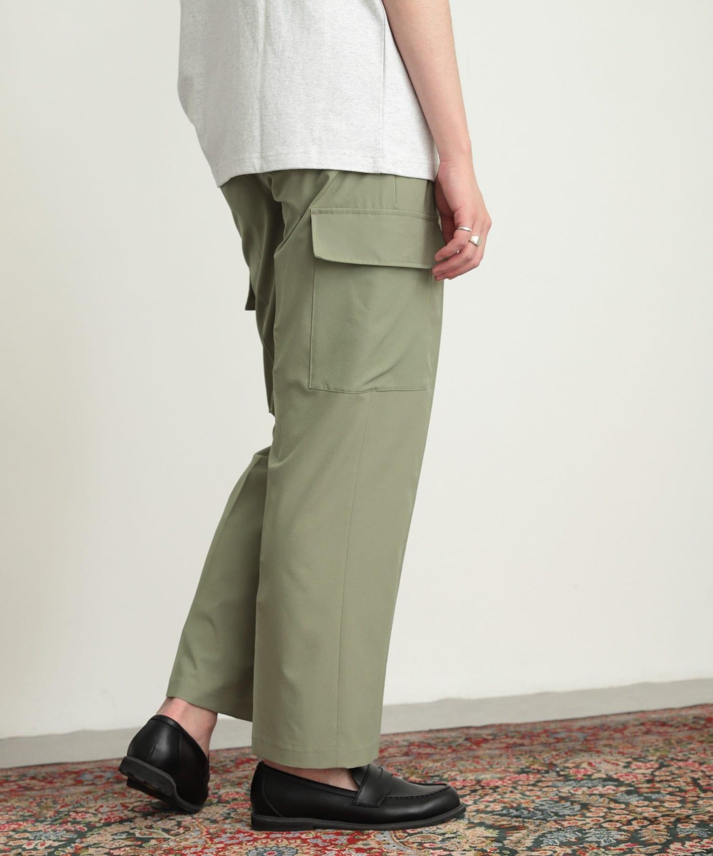 科技感中縫壓褶工裝休閒褲