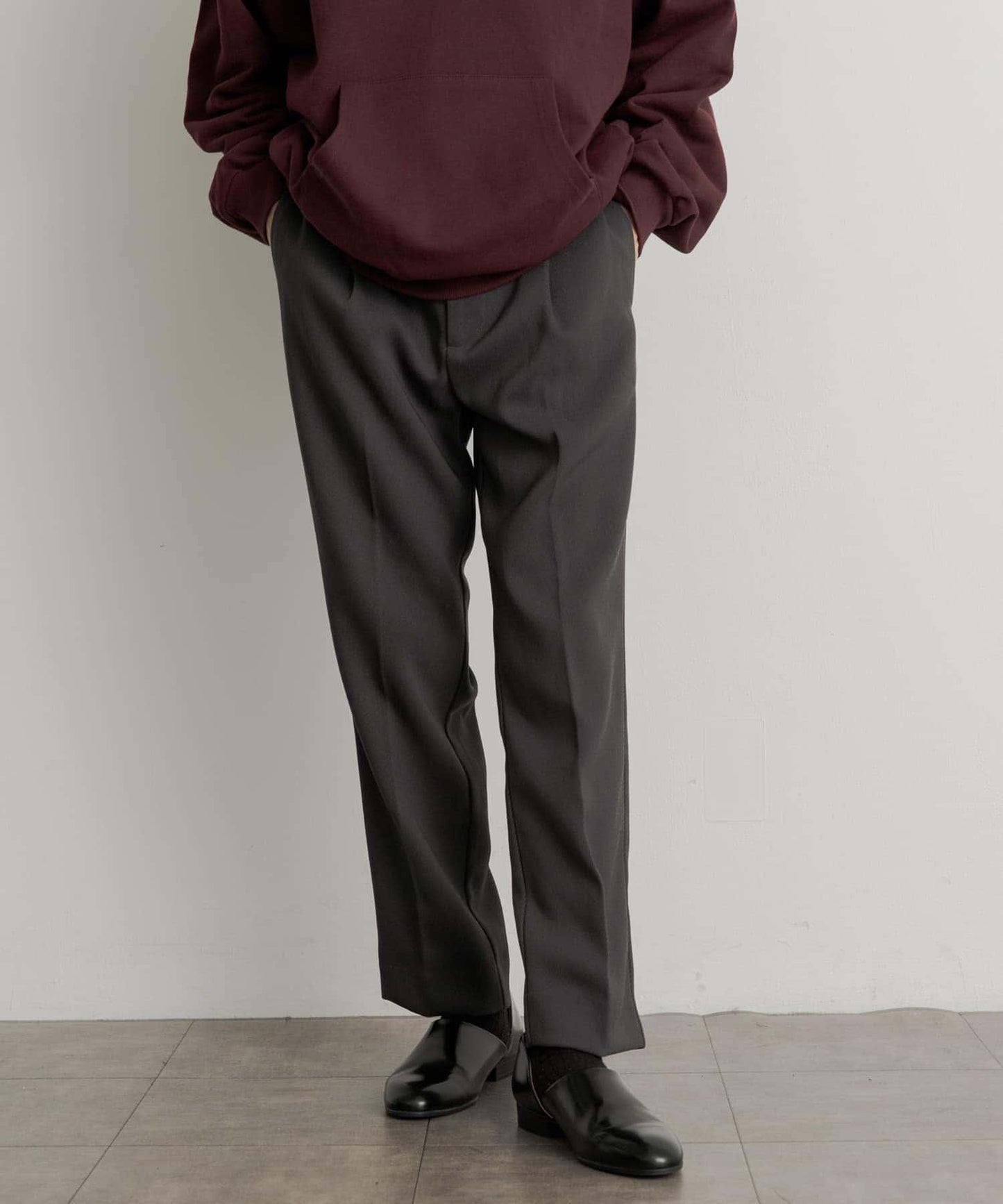 硬挺斜紋中線直筒褲