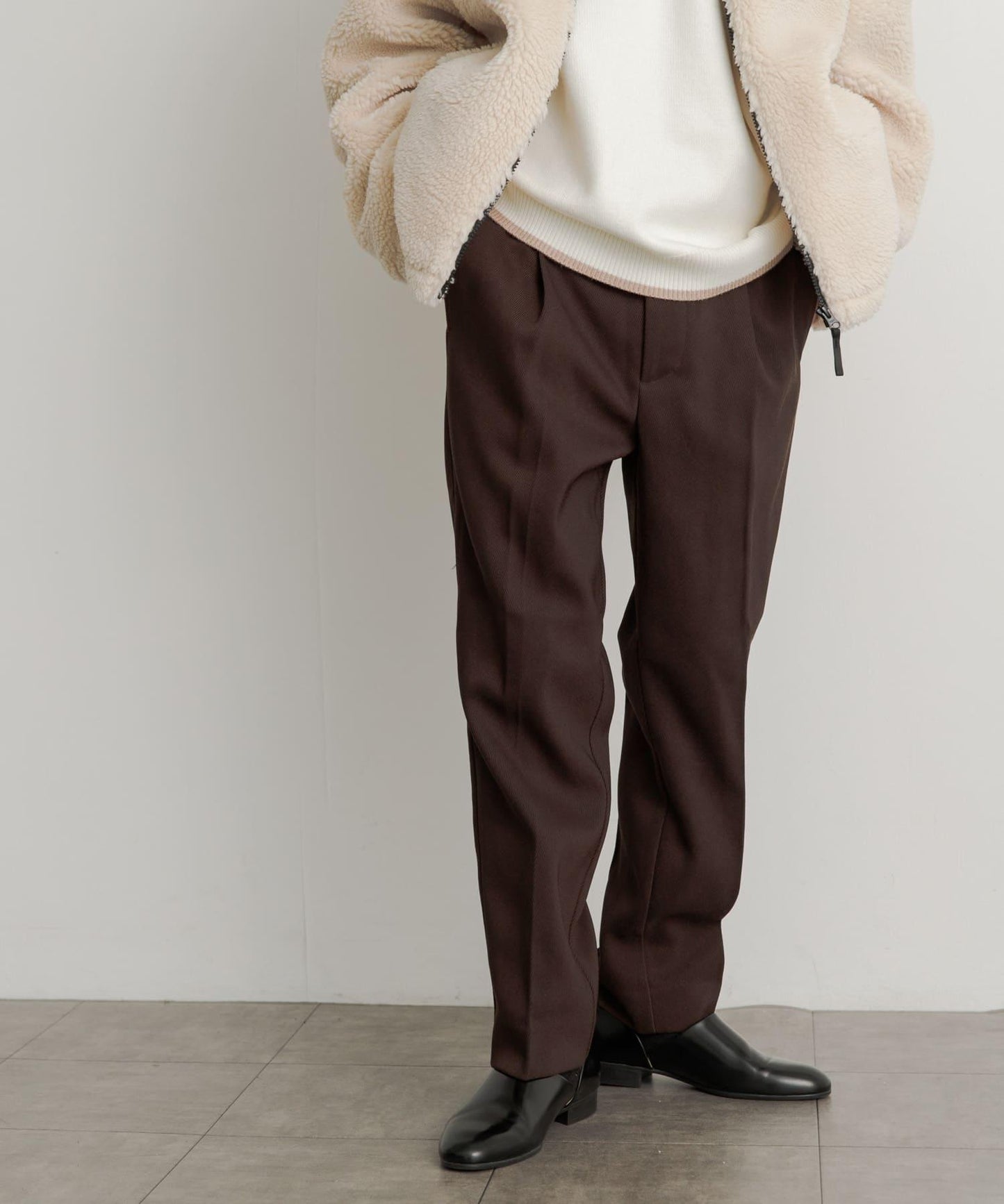 硬挺斜紋中線直筒褲