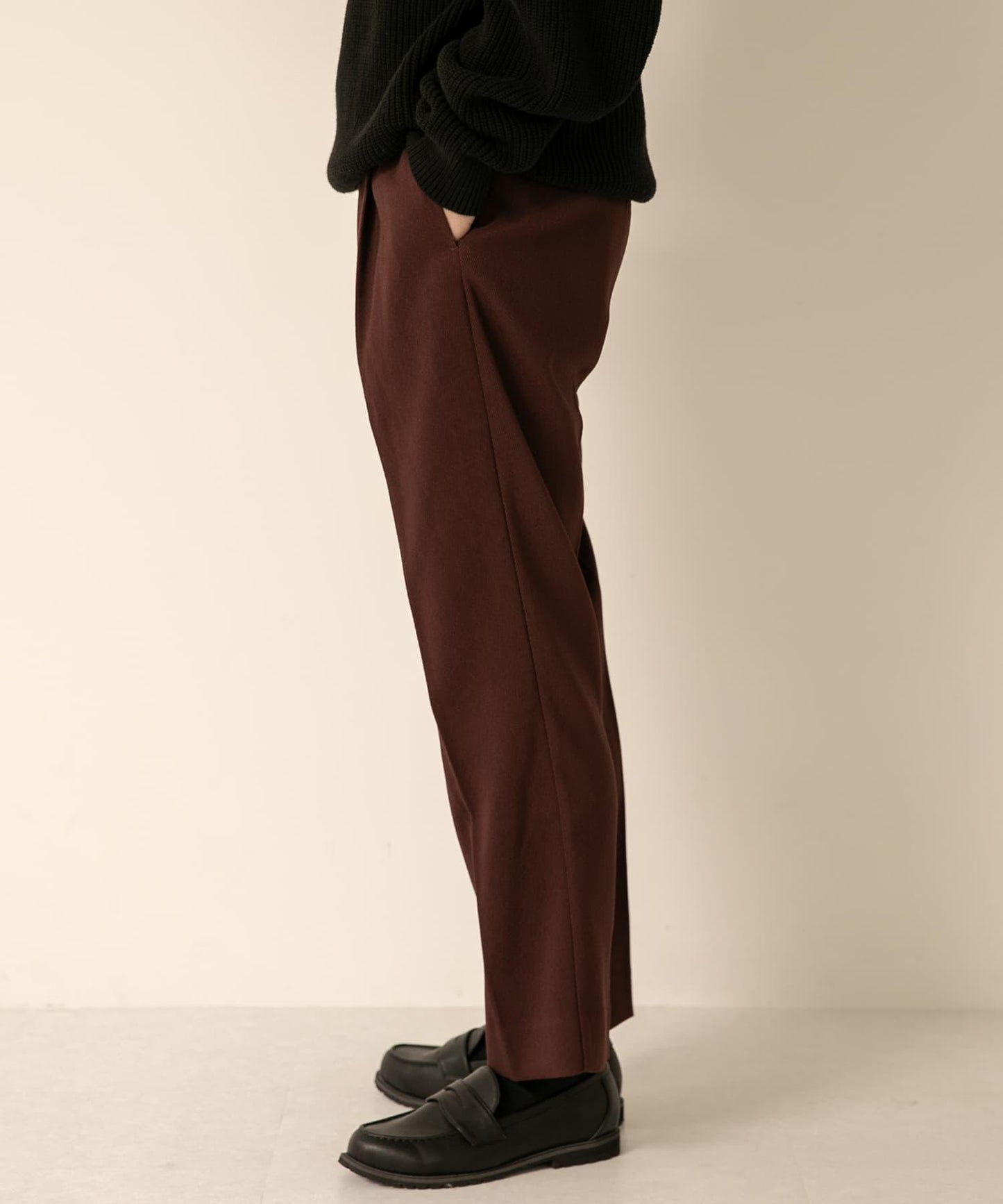 硬挺斜紋中線直筒褲