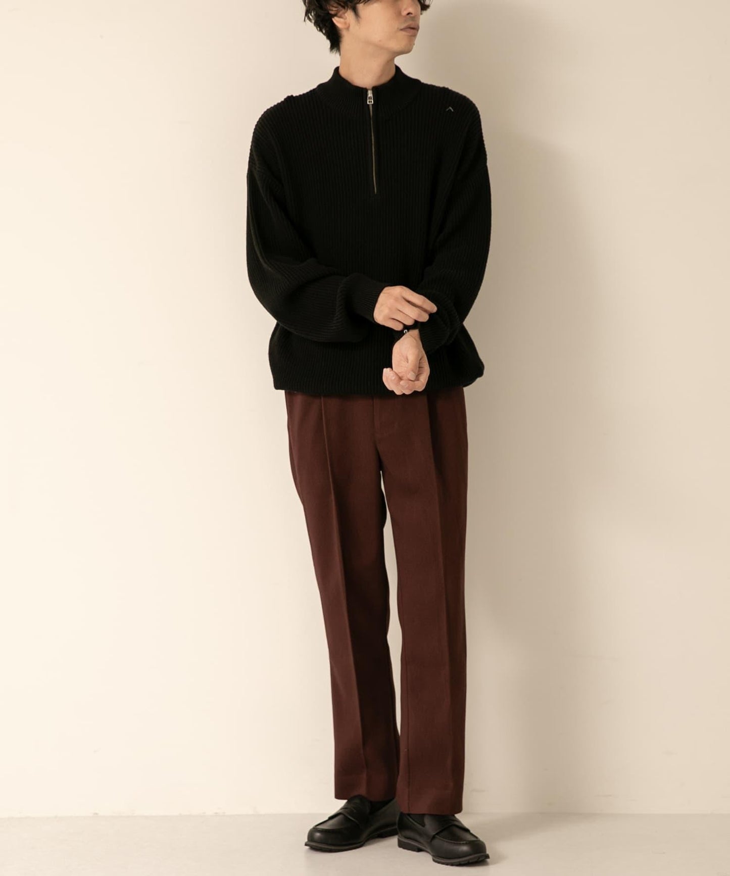 硬挺斜紋中線直筒褲