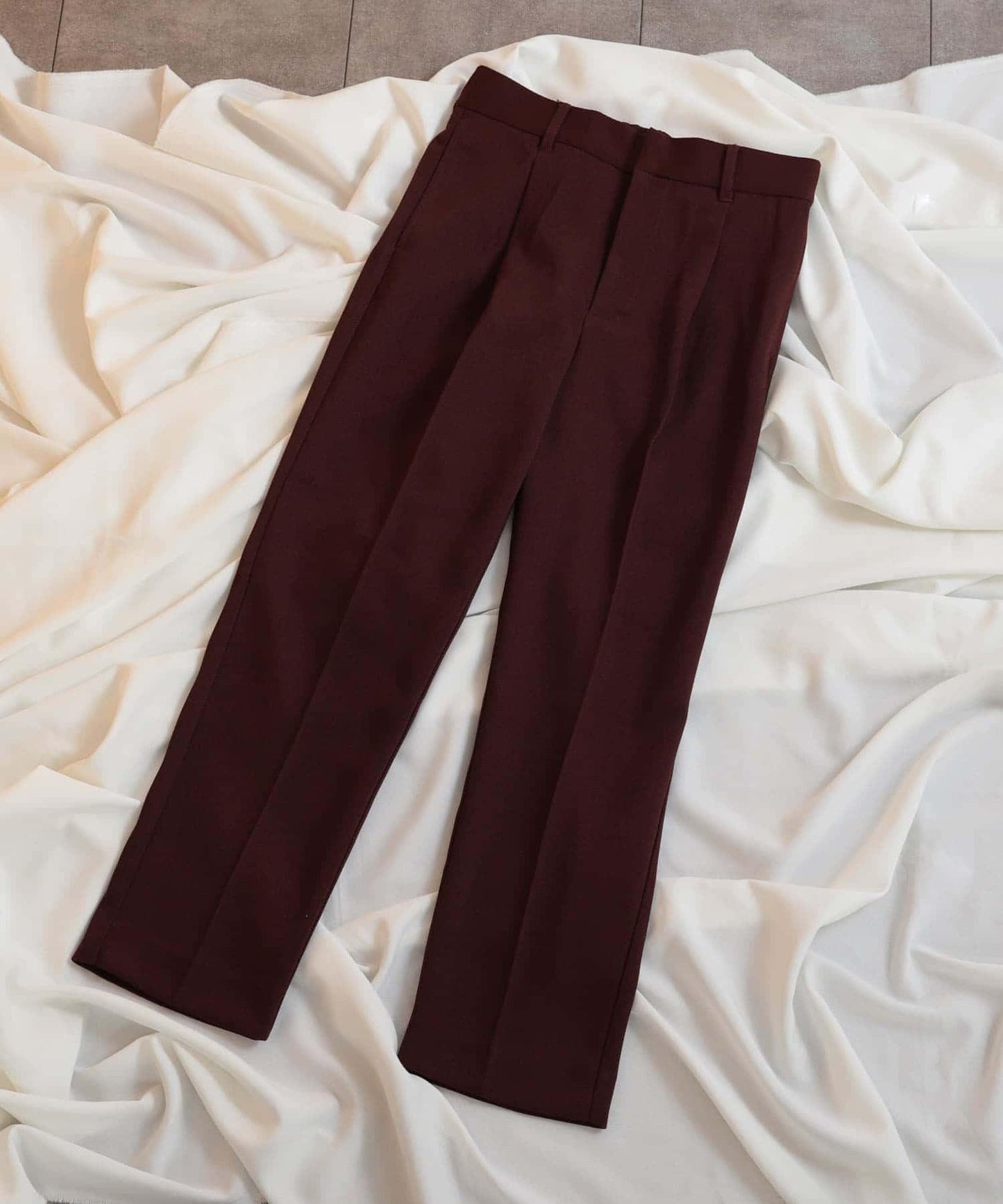 硬挺斜紋中線直筒褲