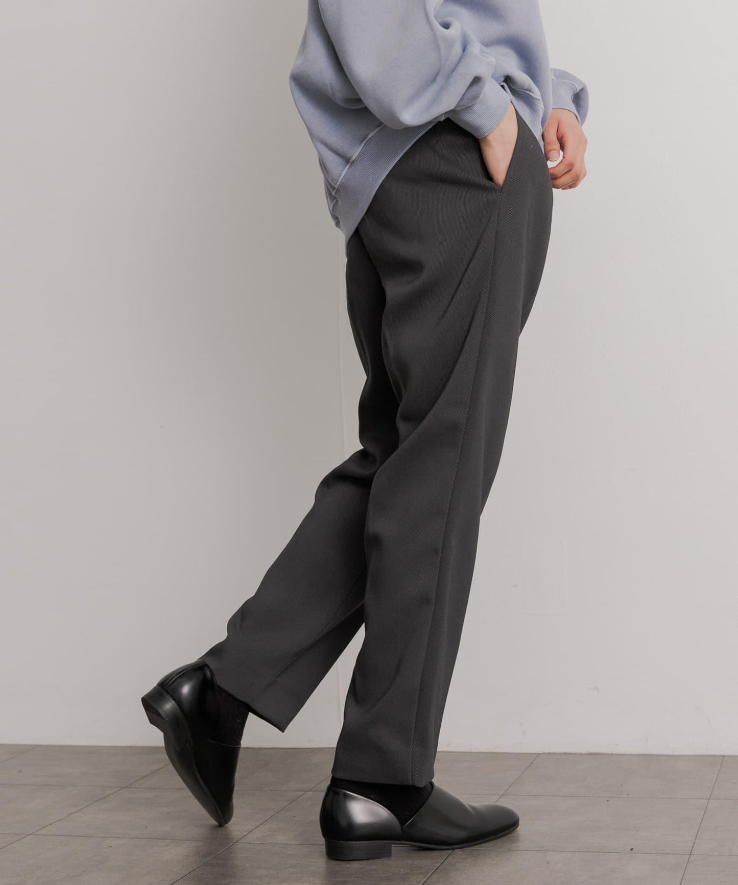 硬挺斜紋中線直筒褲