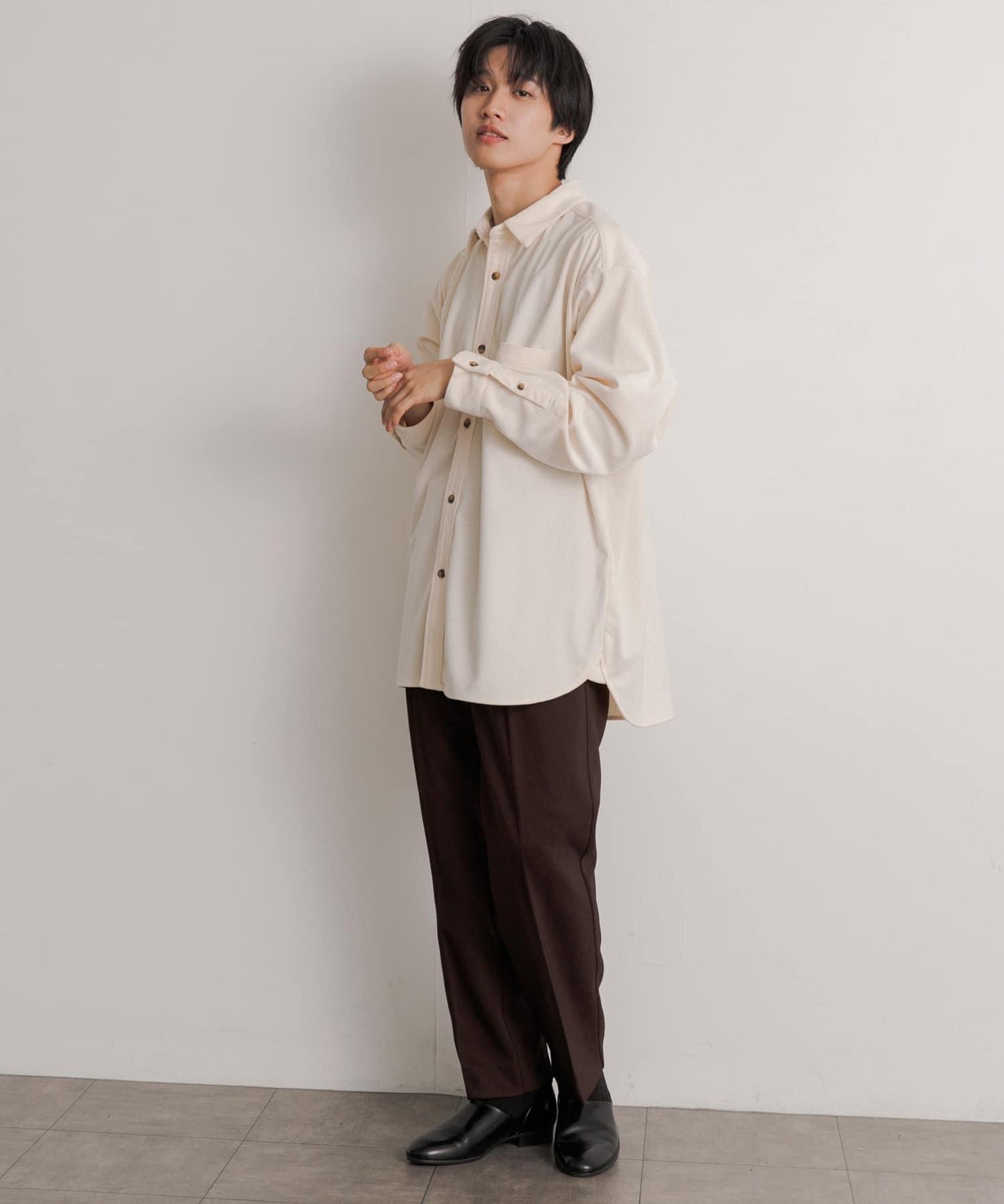 硬挺斜紋中線直筒褲