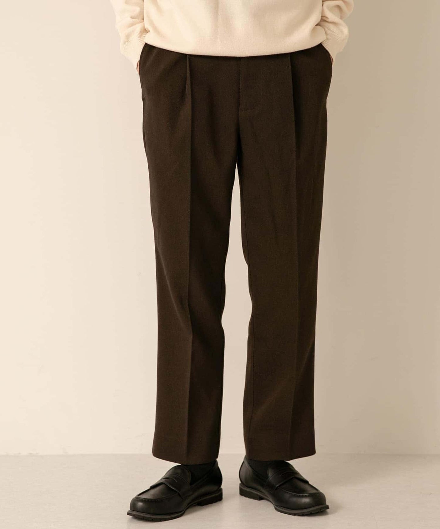 硬挺斜紋中線直筒褲