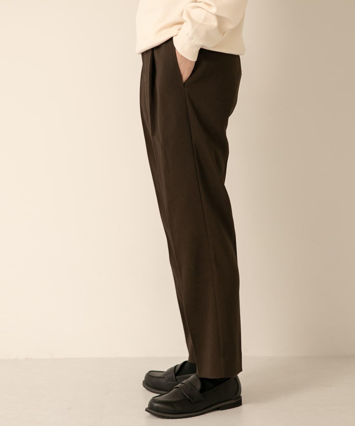 硬挺斜紋中線直筒褲