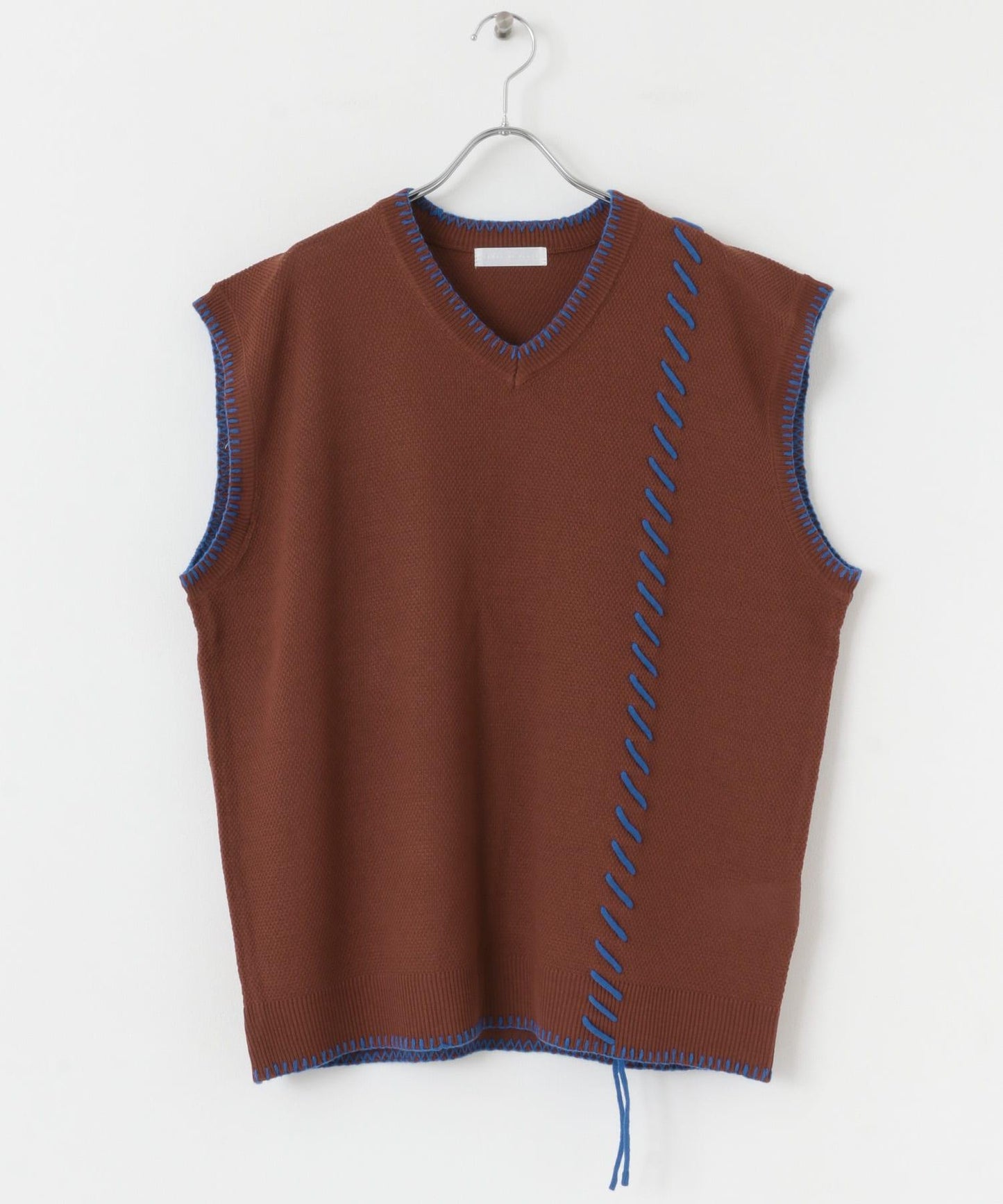 毯邊縫V領背心