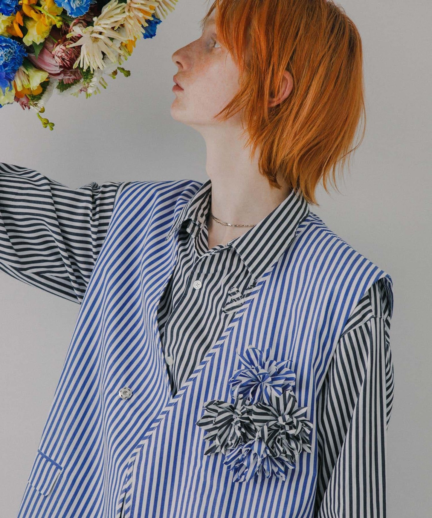 hxcyyd × SOP 條紋花卉胸花襯衫馬甲（男女同款）