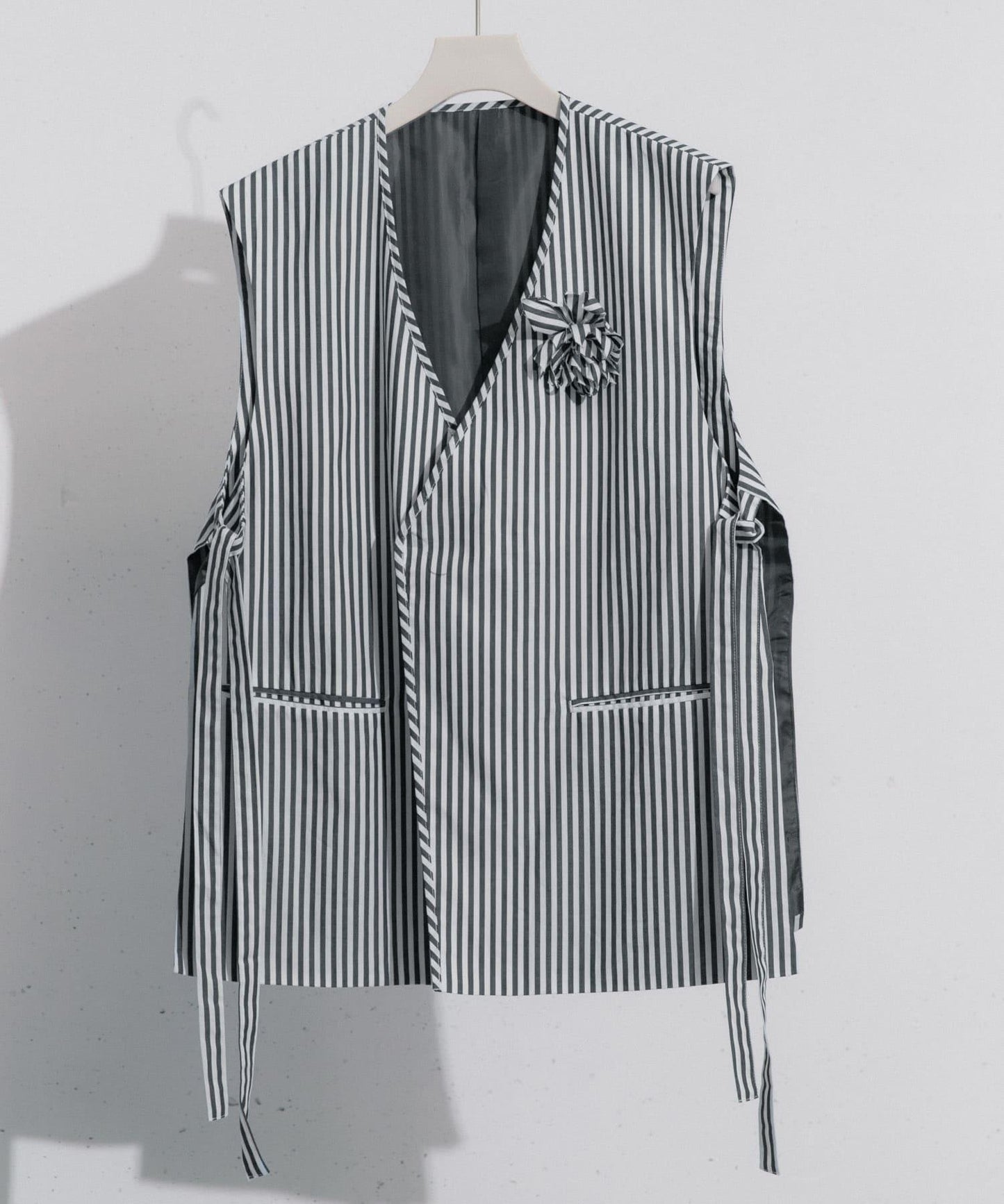 hxcyyd × SOP 條紋花卉胸花襯衫馬甲（男女同款）