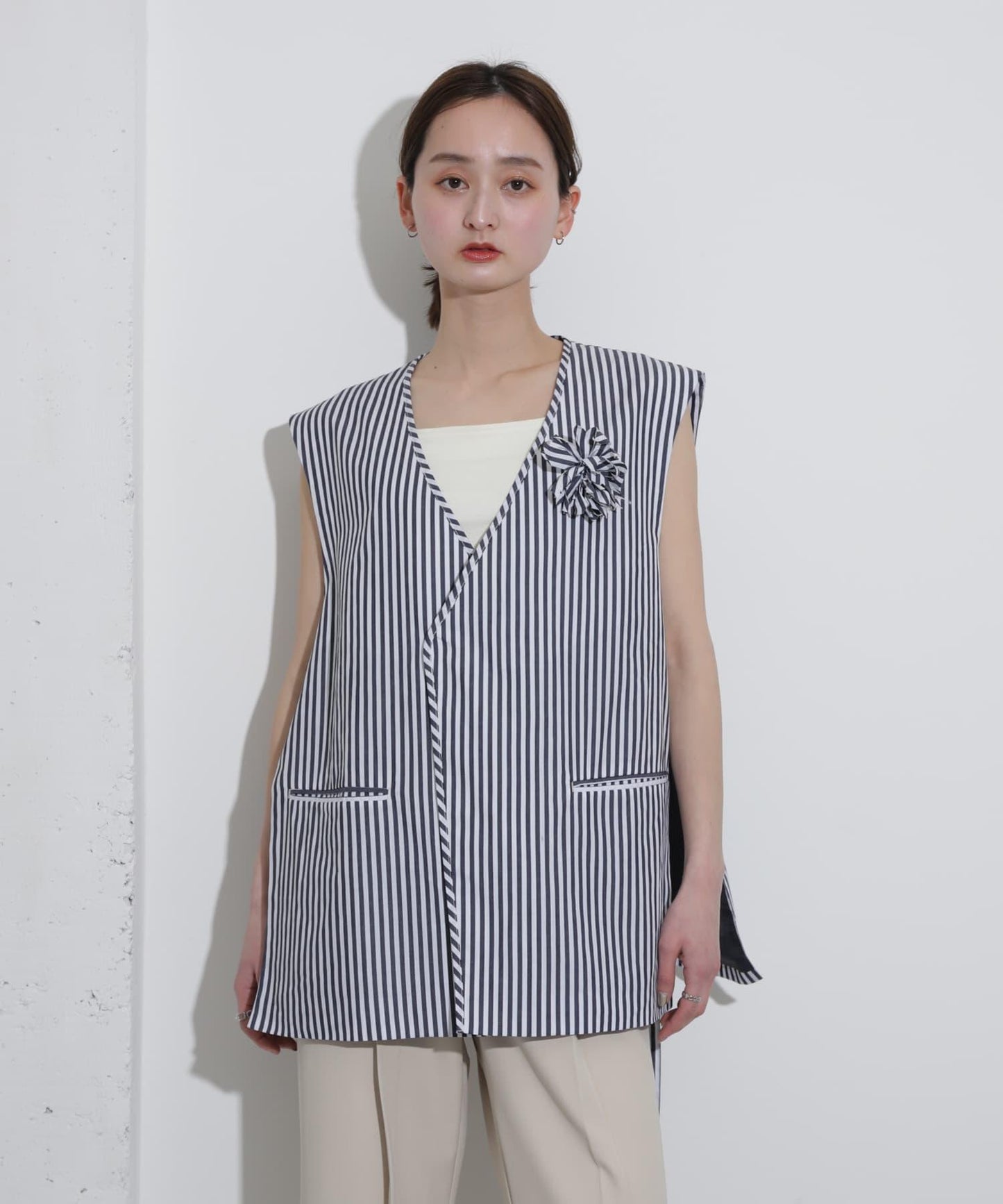 hxcyyd × SOP 條紋花卉胸花襯衫馬甲（男女同款）