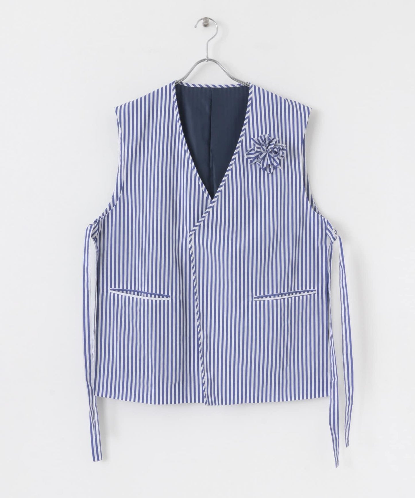 hxcyyd × SOP 條紋花卉胸花襯衫馬甲（男女同款）