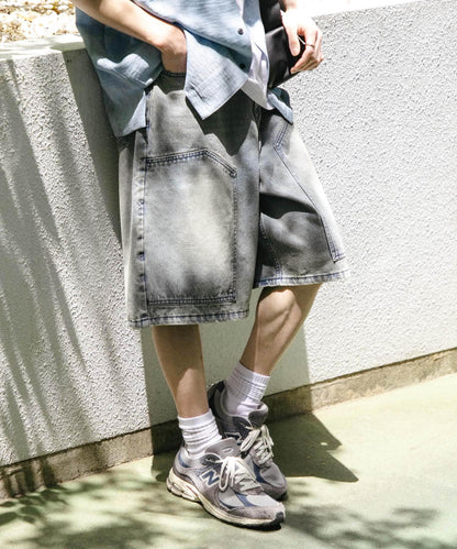 雙膝寬鬆牛仔短褲