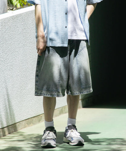 雙膝寬鬆牛仔短褲