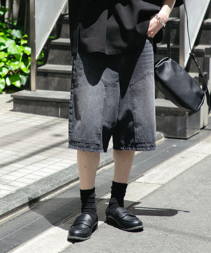 雙膝寬鬆牛仔短褲