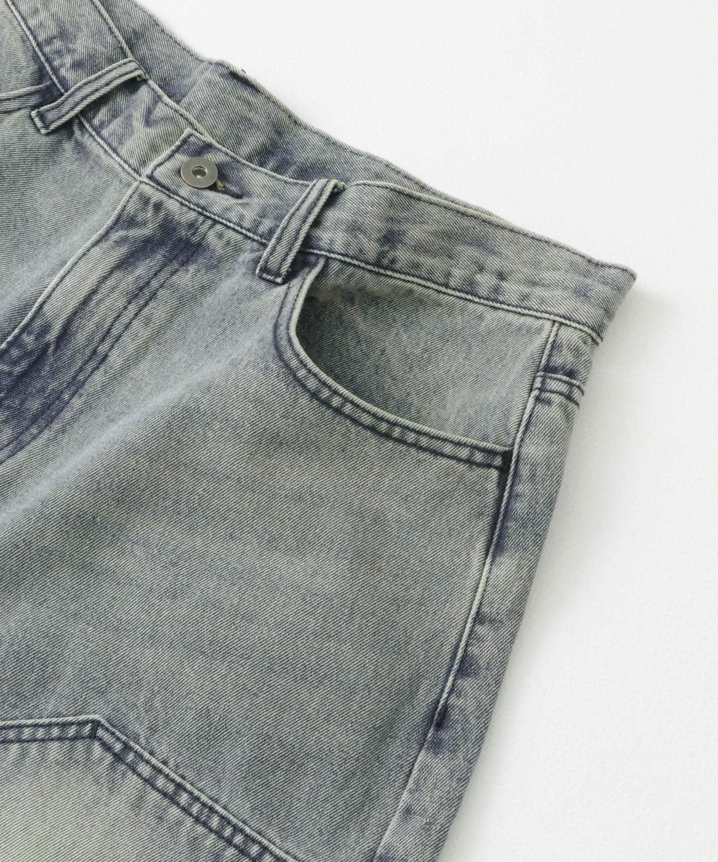 雙膝寬鬆牛仔短褲