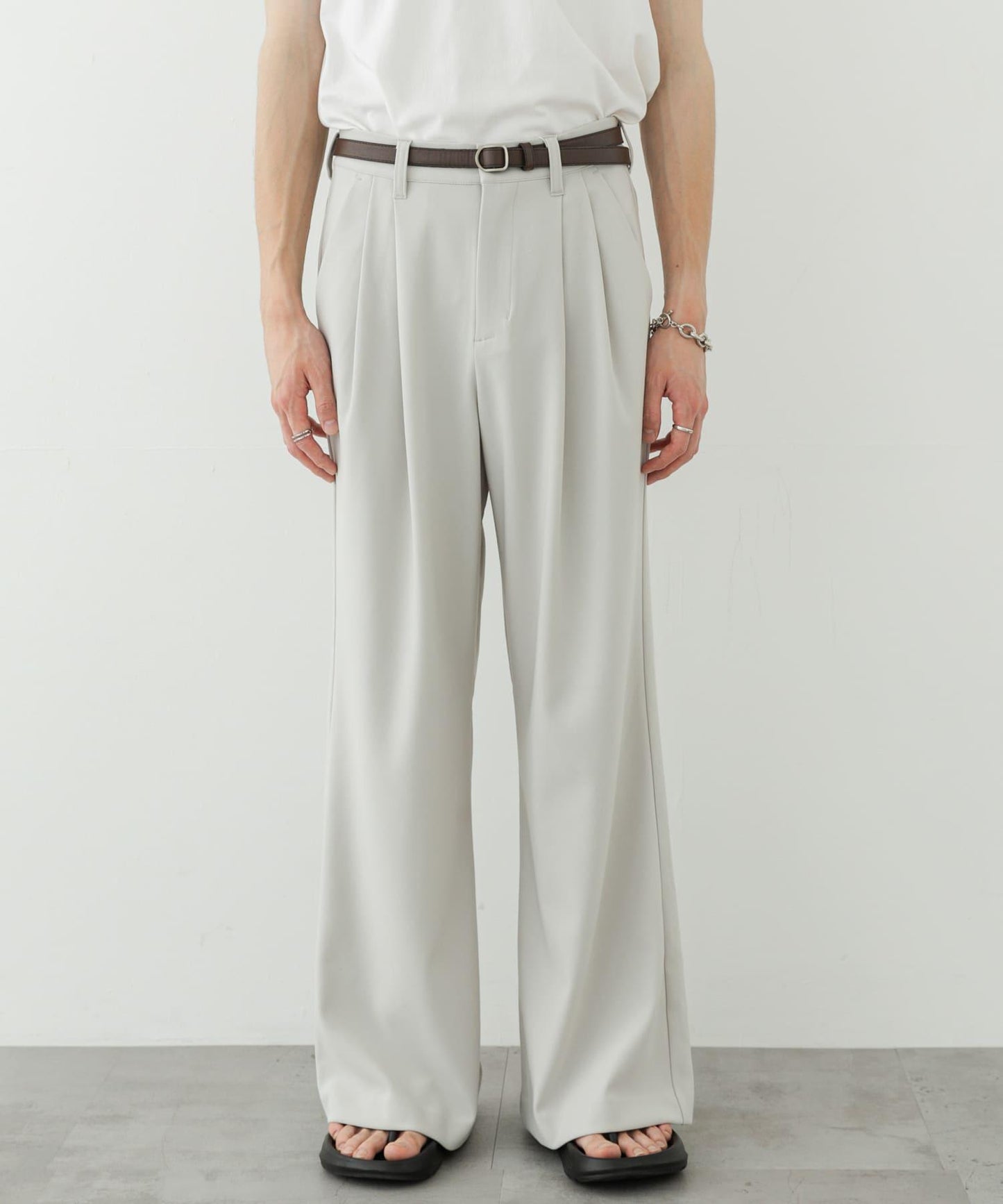 2褶寬鬆喇叭西裝褲