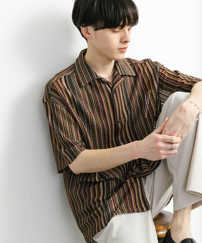 中性款拼色蕾絲開領短袖襯衫